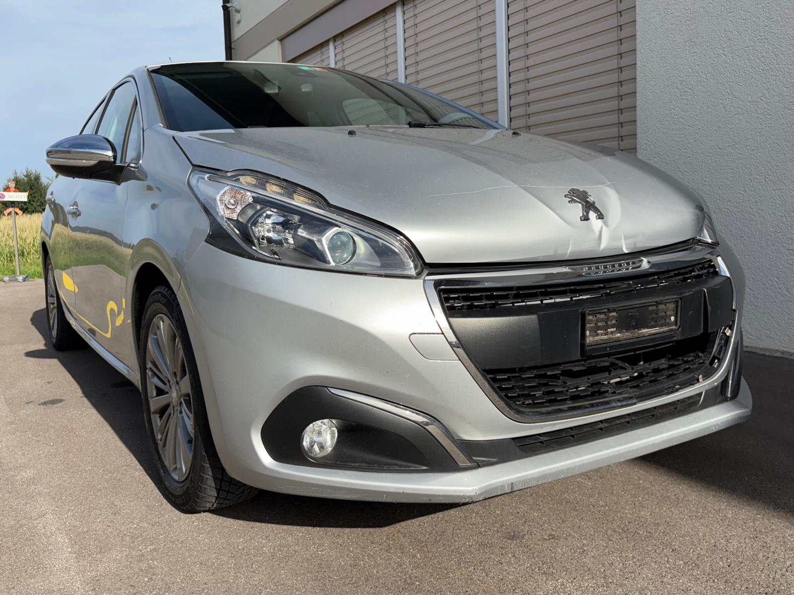 PEUGEOT 208 1.2 Allure-image-0