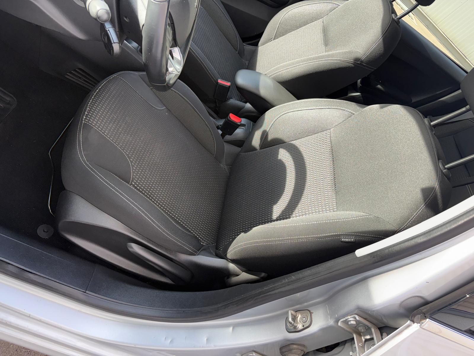 PEUGEOT 208 1.2 Allure-image-8