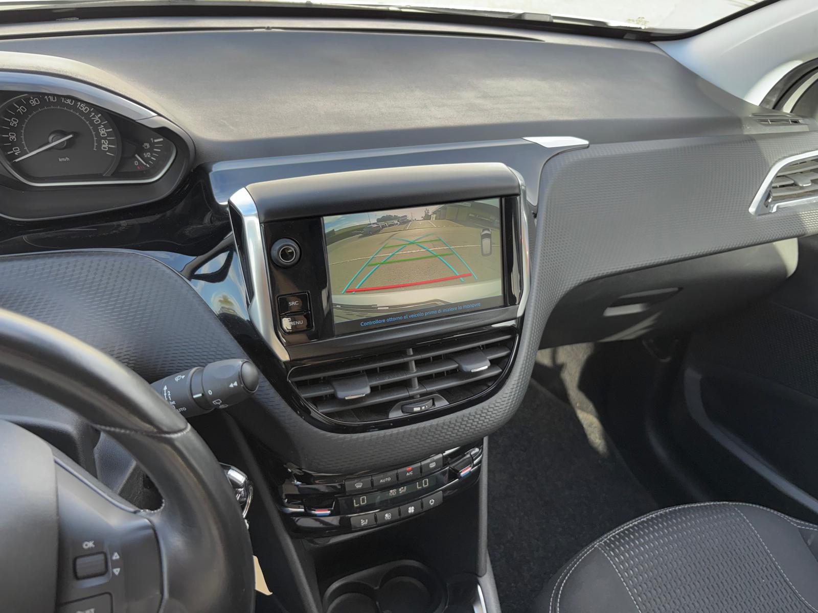 PEUGEOT 208 1.2 Allure-image-7