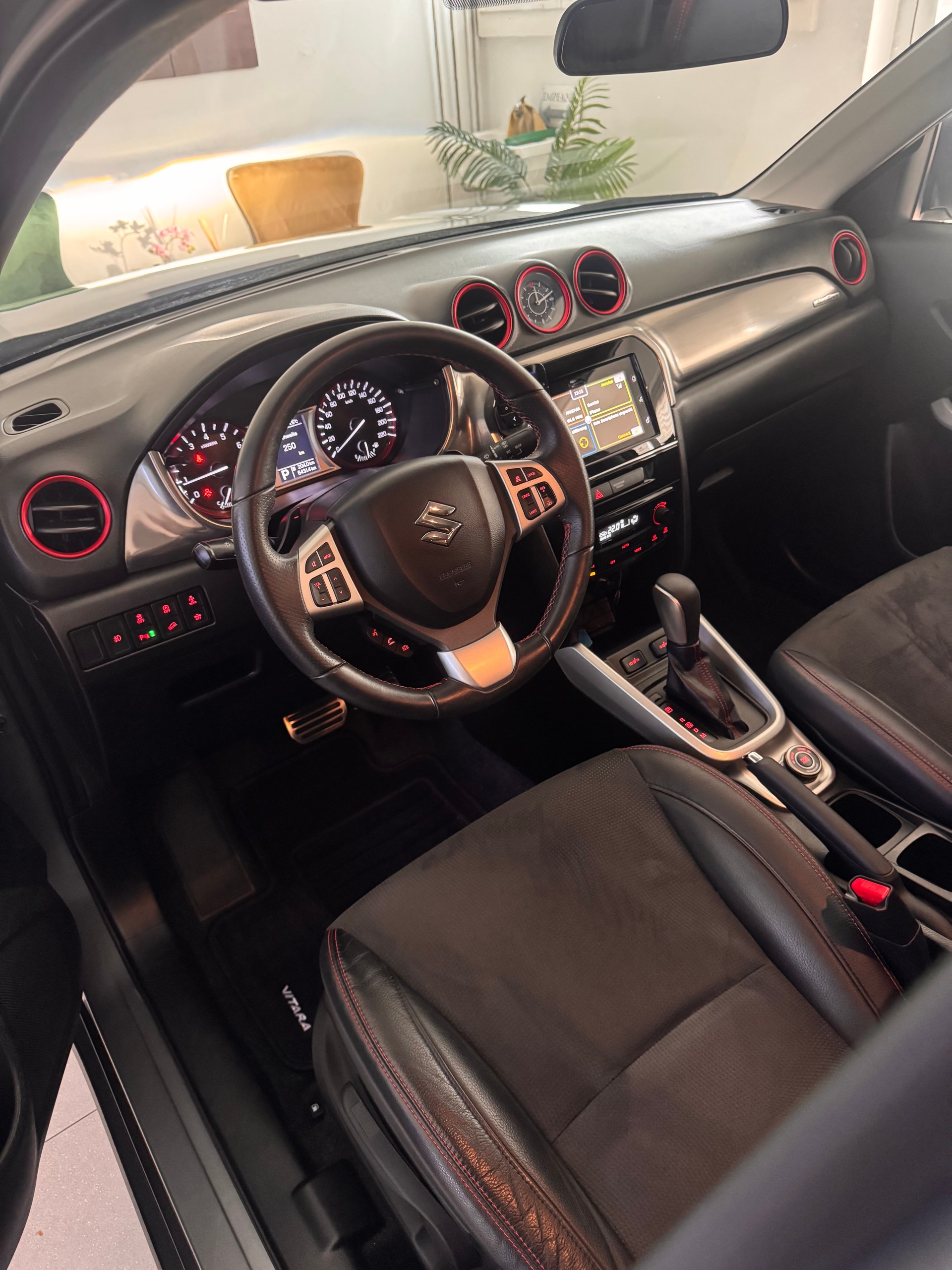 SUZUKI Vitara 1.4 4x4 Boosterjet Sergio Cellano Top Automati*CH-Fahrzeug*-image-7