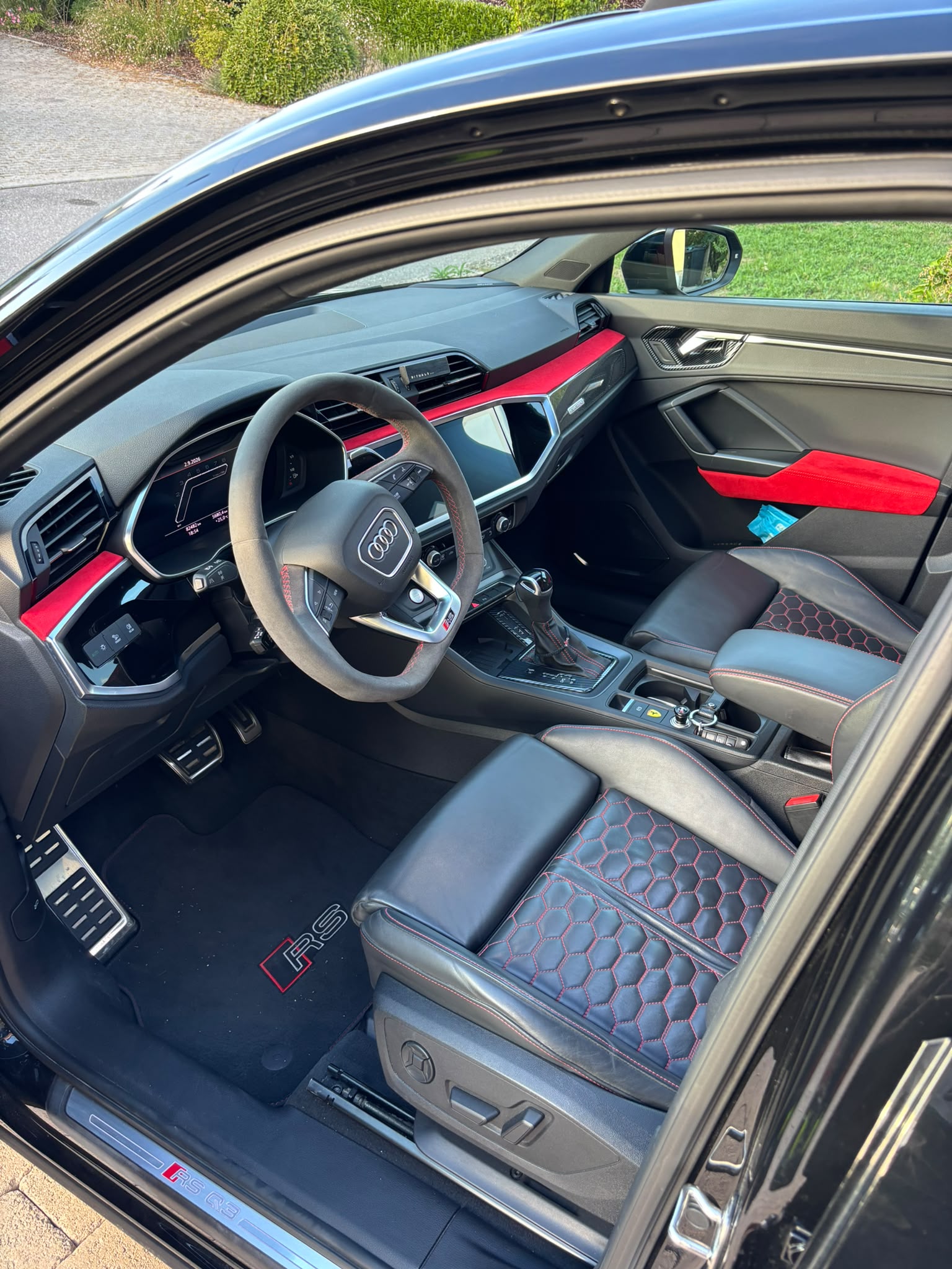 AUDI RS Q3 Sportback quattro S tronic-image-6