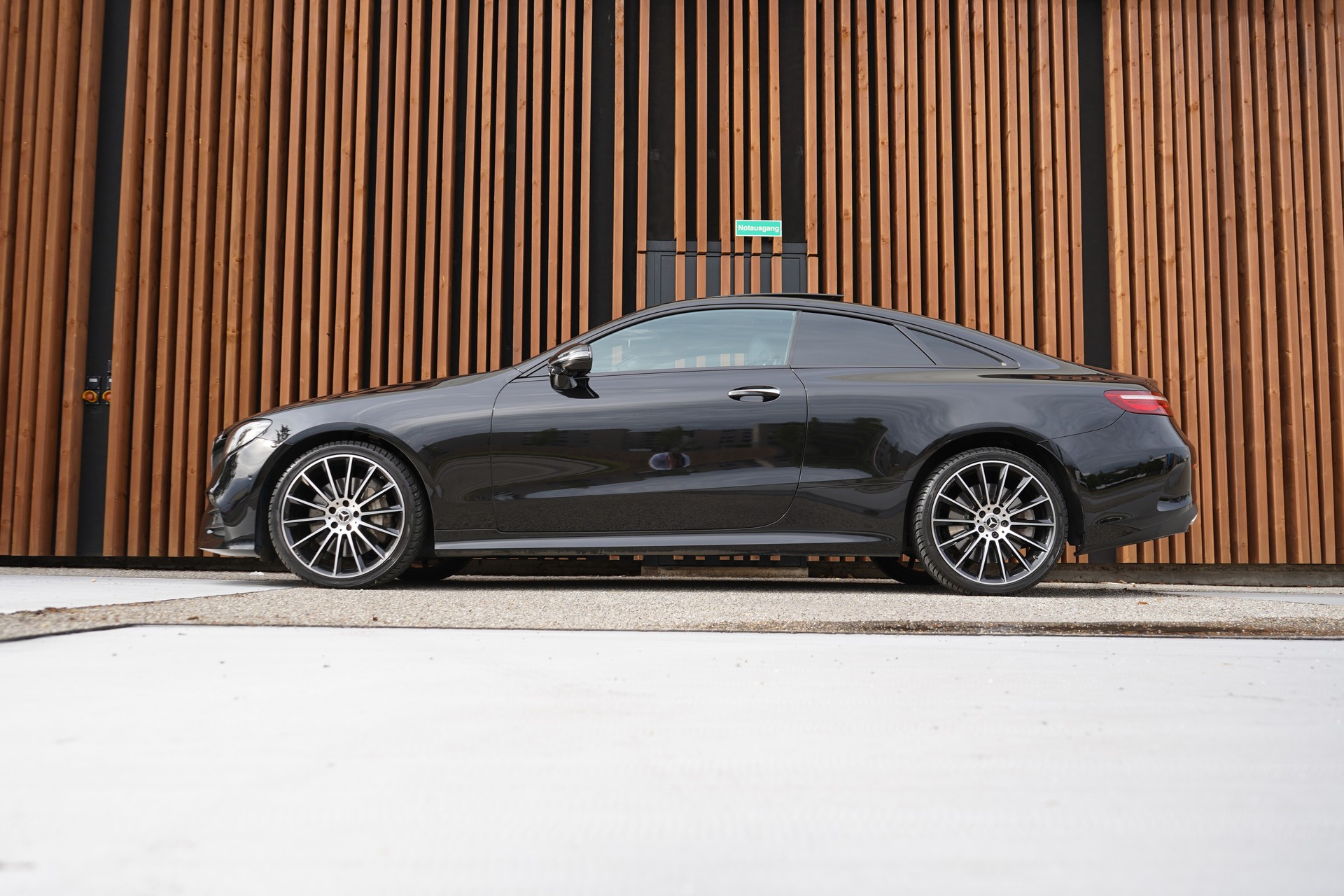 MERCEDES-BENZ E 450 COUPÉ AMG LINE BLACK 4 MATIC 9G-TRONIC l 367 PS-image-1