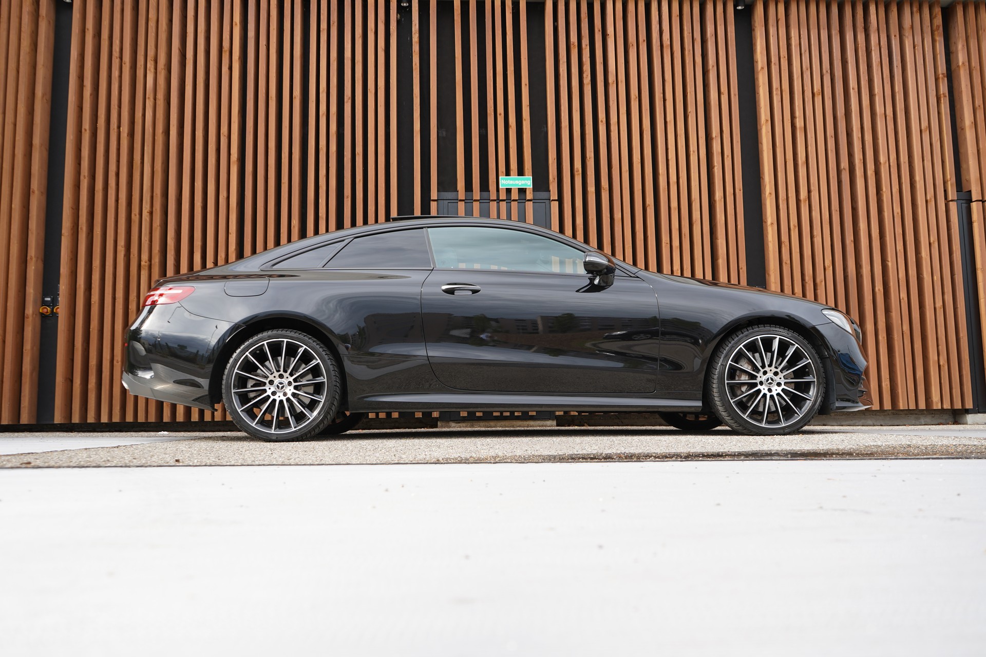 MERCEDES-BENZ E 450 COUPÉ AMG LINE BLACK 4 MATIC 9G-TRONIC l 367 PS-image-2