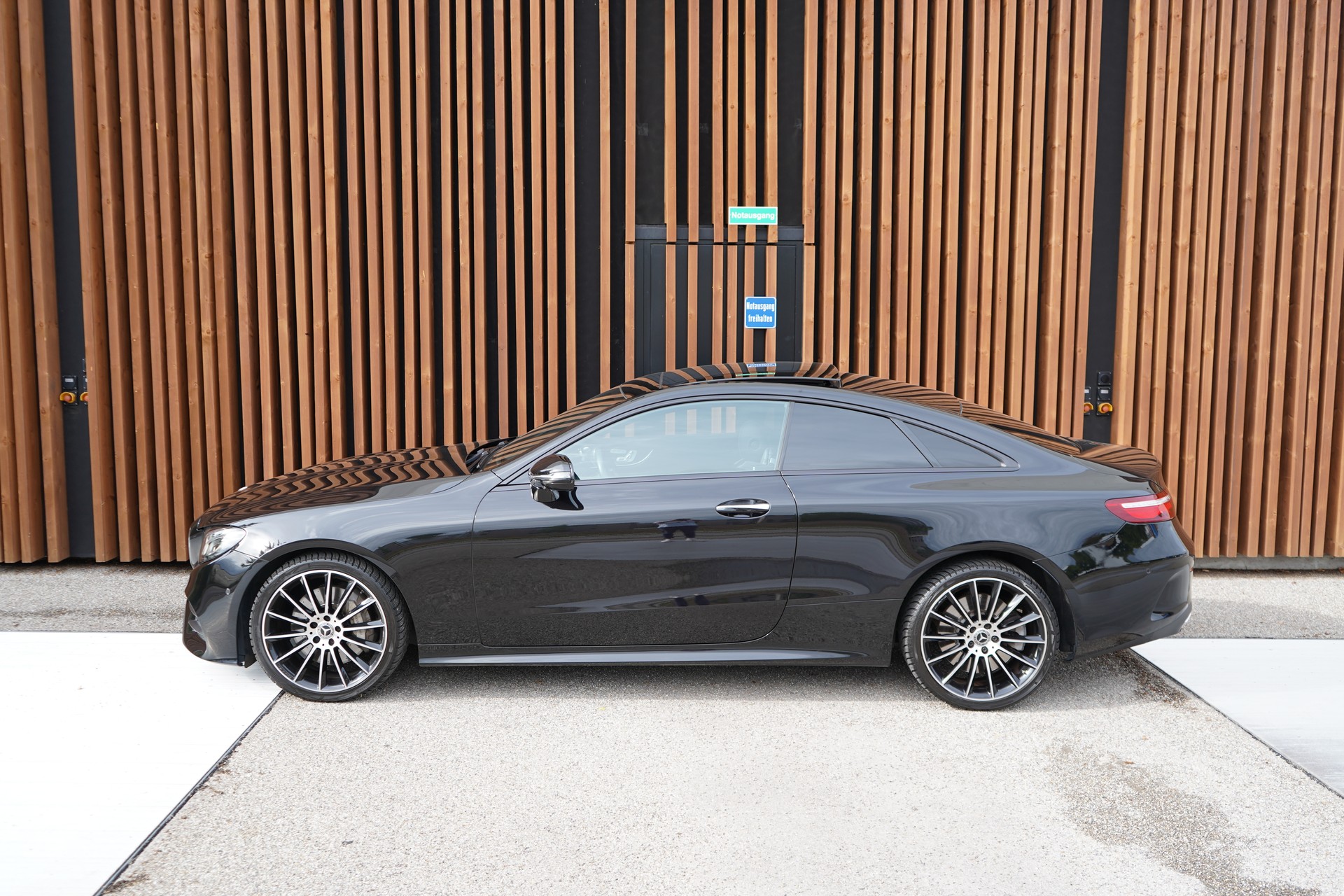 MERCEDES-BENZ E 450 COUPÉ AMG LINE BLACK 4 MATIC 9G-TRONIC l 367 PS-image-5