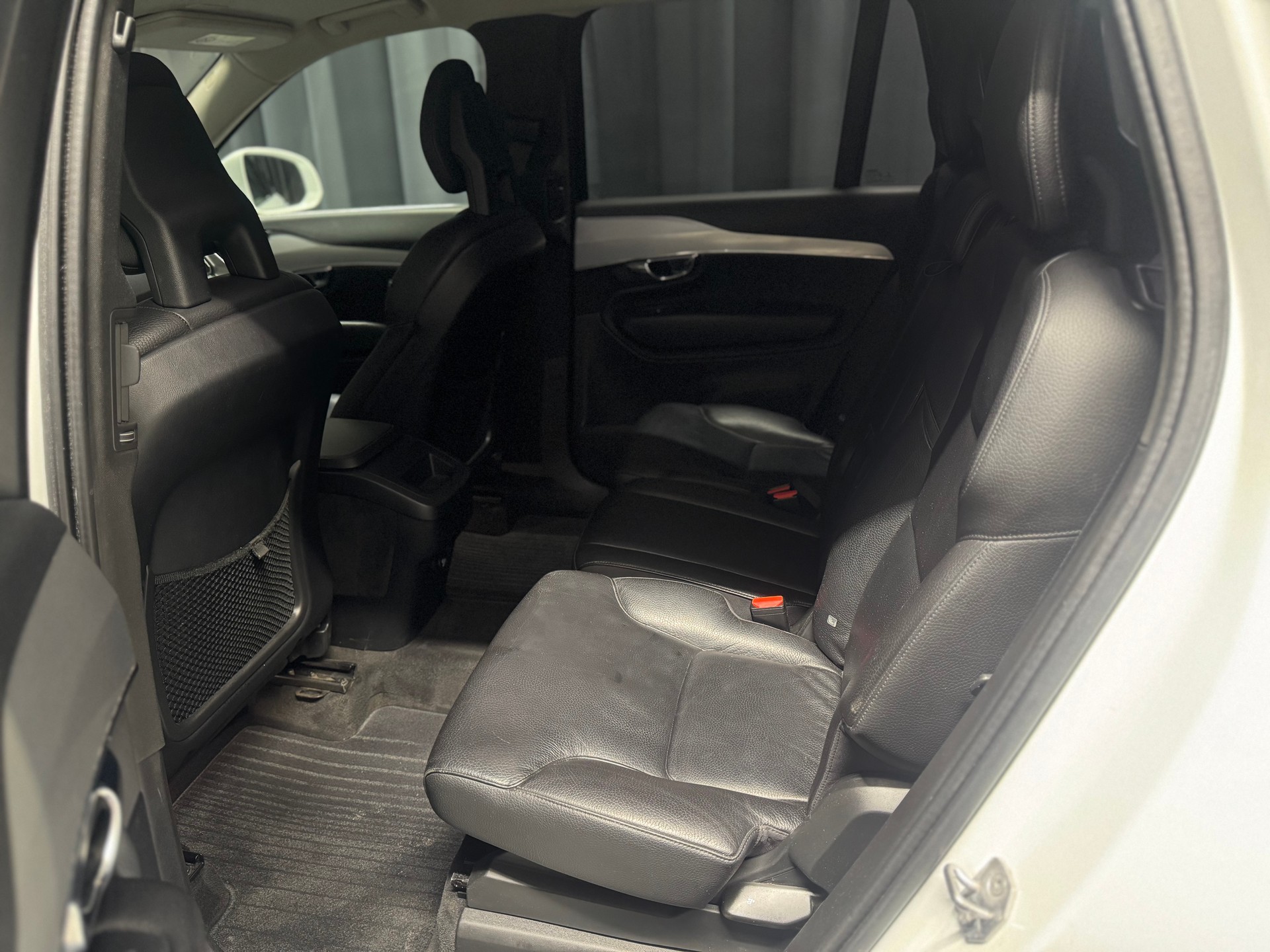 VOLVO XC90 7 Pl. D5 AWD Momentum Geartronic (17)-image-7