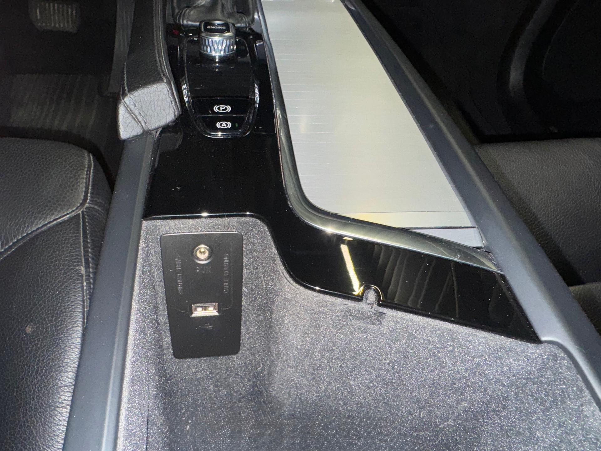 VOLVO XC90 7 Pl. D5 AWD Momentum Geartronic (17)-image-17