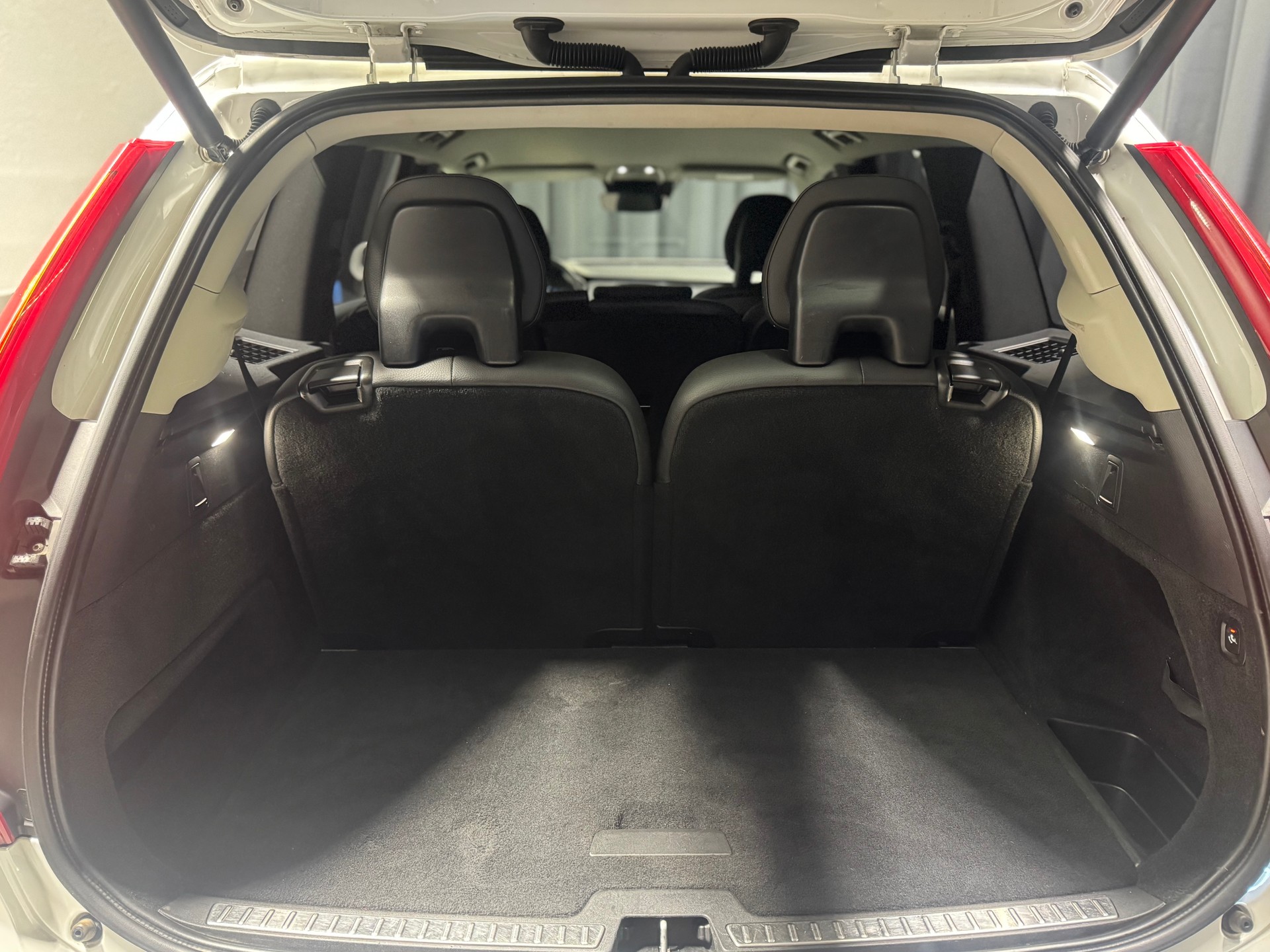 VOLVO XC90 7 Pl. D5 AWD Momentum Geartronic (17)-image-21