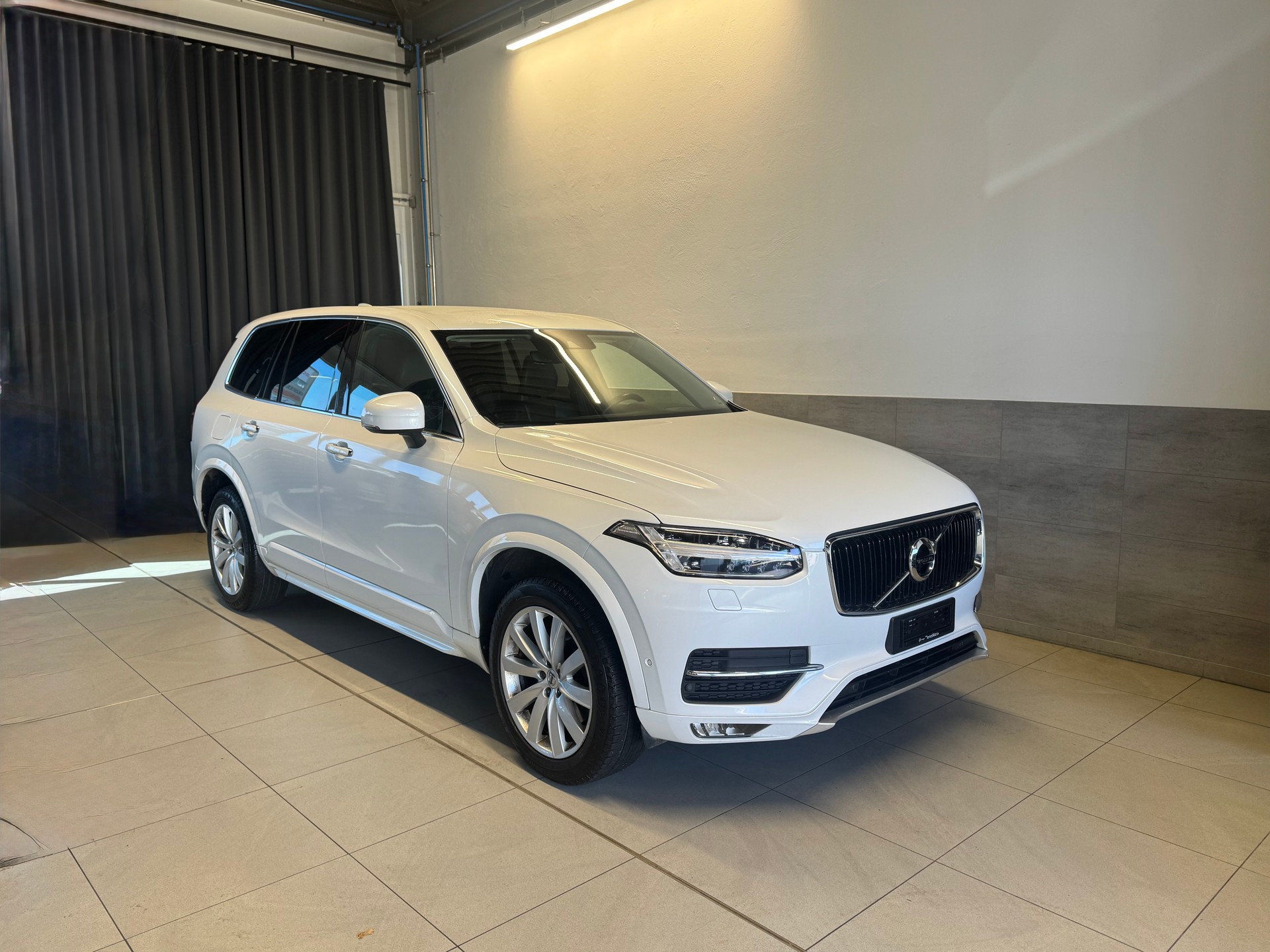 VOLVO XC90 7 Pl. D5 AWD Momentum Geartronic (17)-image-0