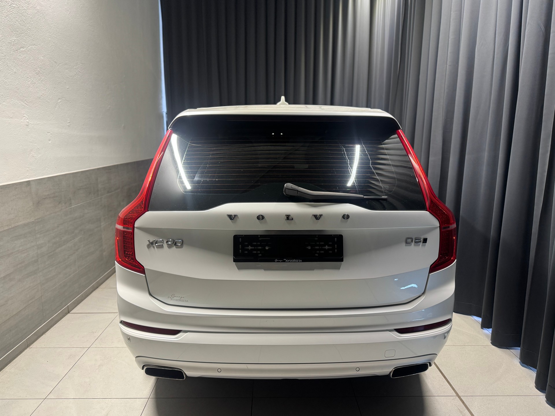 VOLVO XC90 7 Pl. D5 AWD Momentum Geartronic (17)-image-4