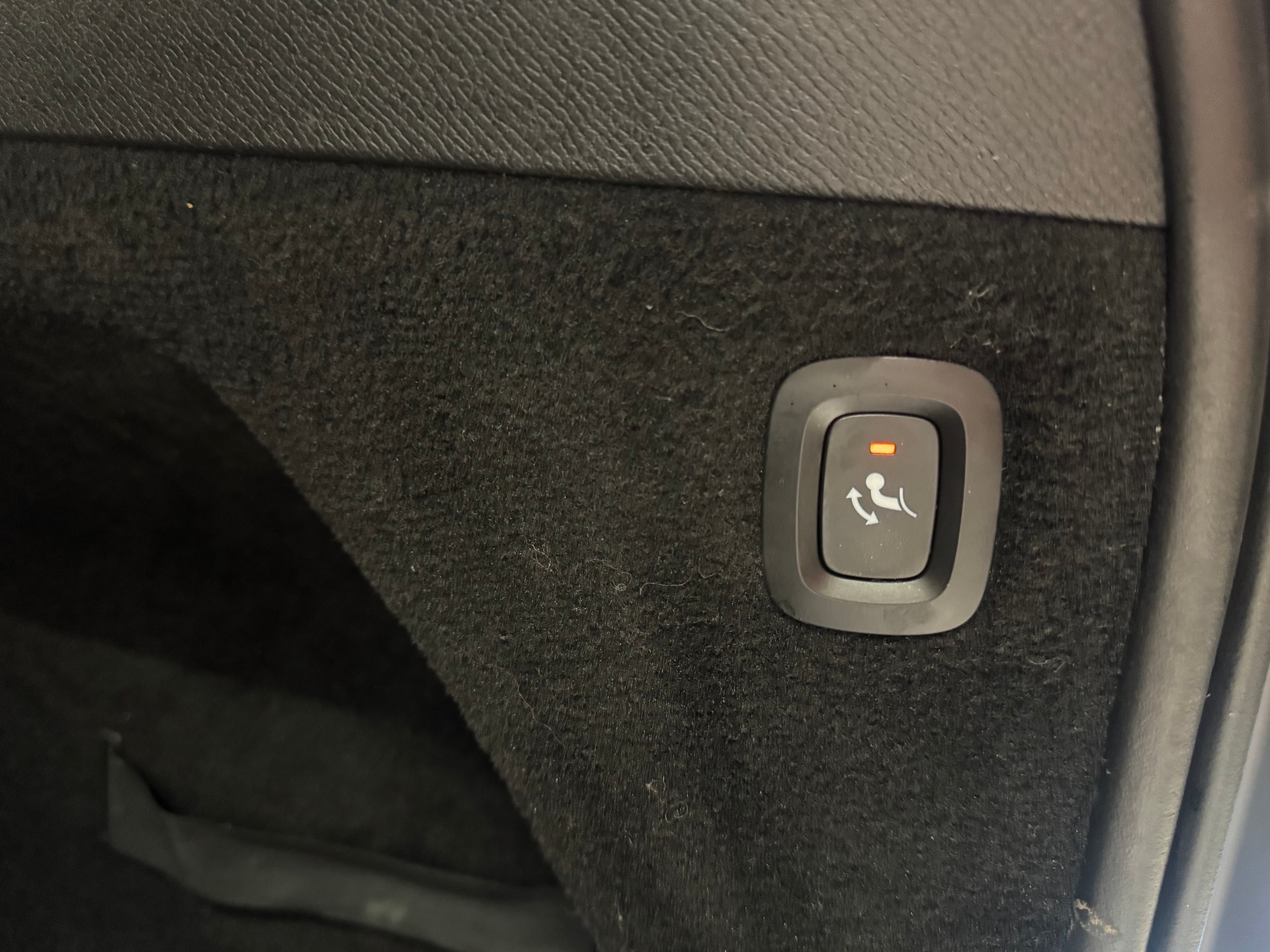VOLVO XC90 7 Pl. D5 AWD Momentum Geartronic (17)-image-20
