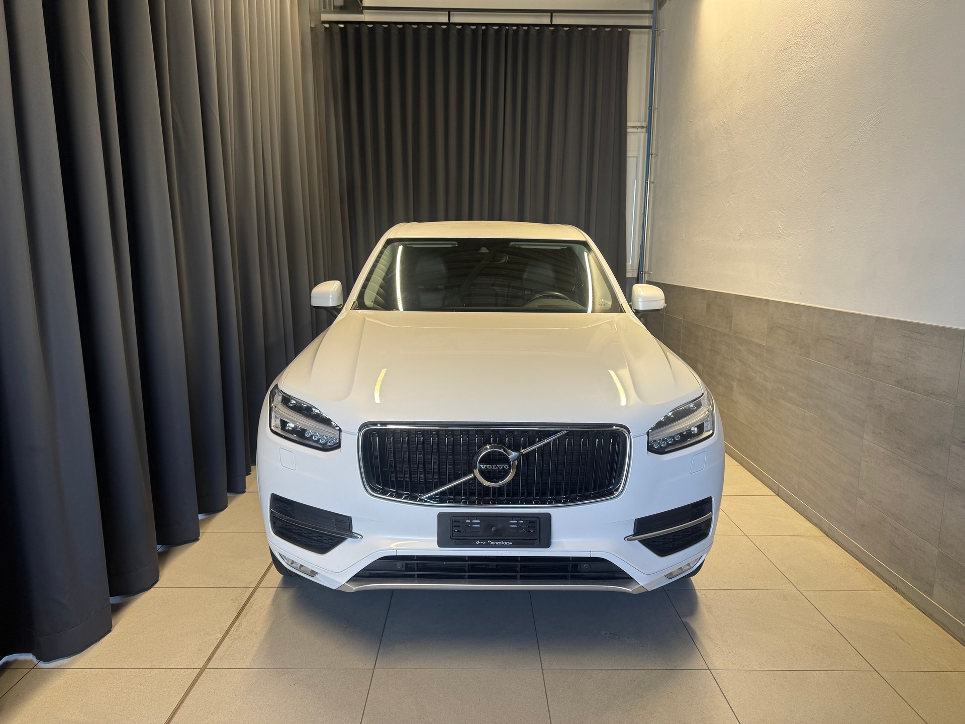 VOLVO XC90 7 Pl. D5 AWD Momentum Geartronic (17)-image-1
