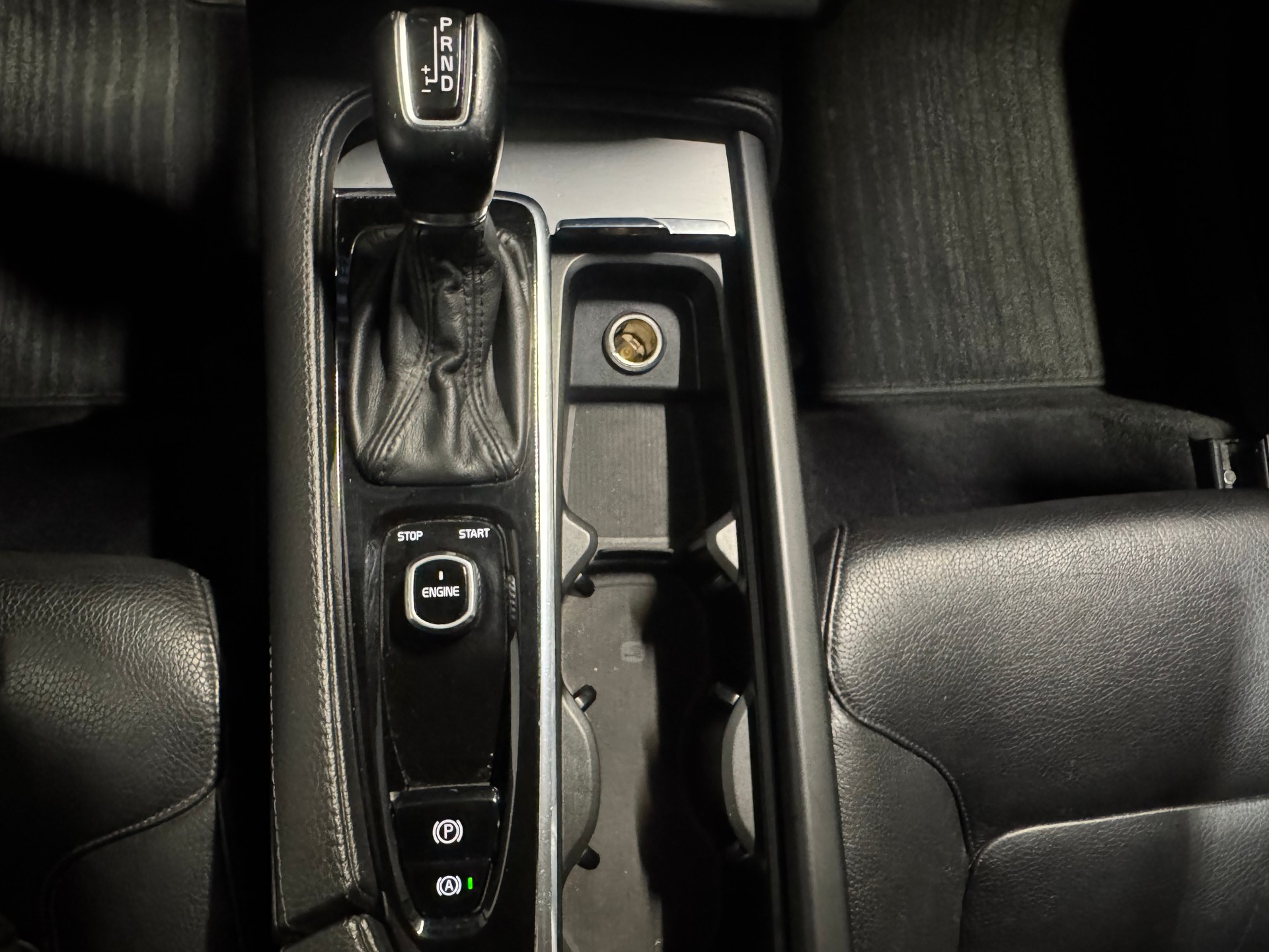 VOLVO XC90 7 Pl. D5 AWD Momentum Geartronic (17)-image-16