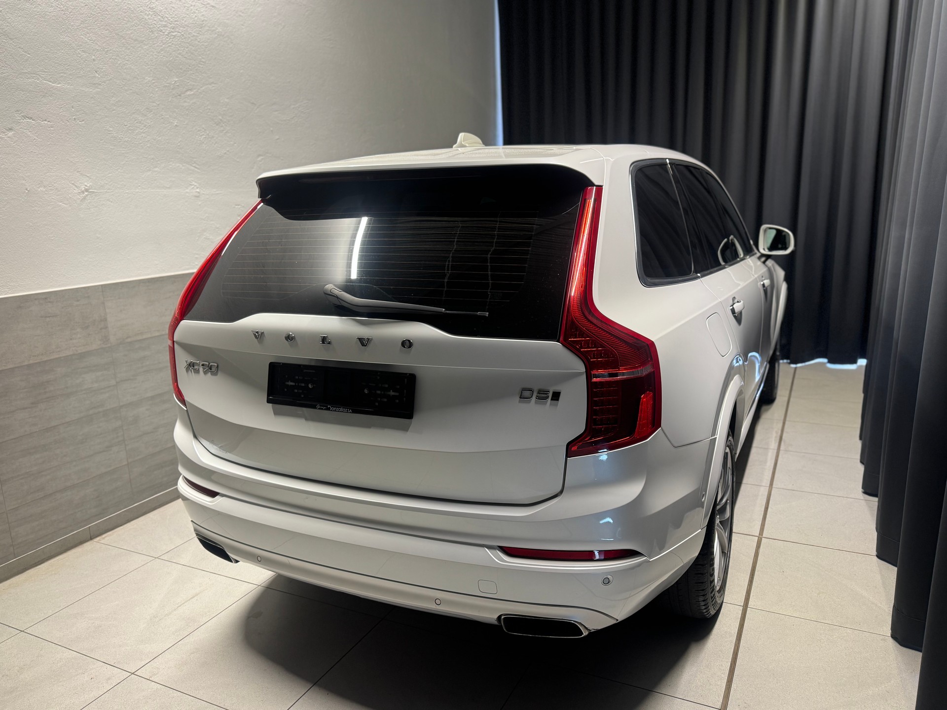 VOLVO XC90 7 Pl. D5 AWD Momentum Geartronic (17)-image-5