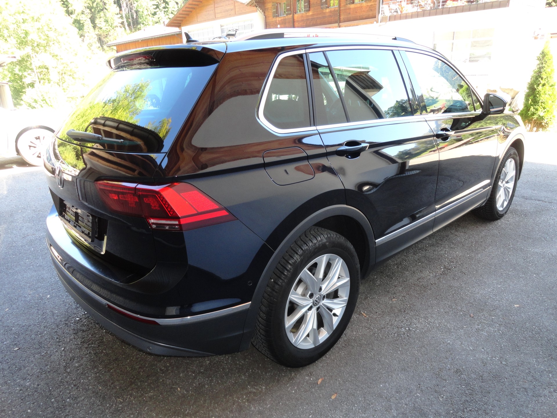 VW Tiguan 2.0 TDI SCR Highline 4Motion DSG-image-4