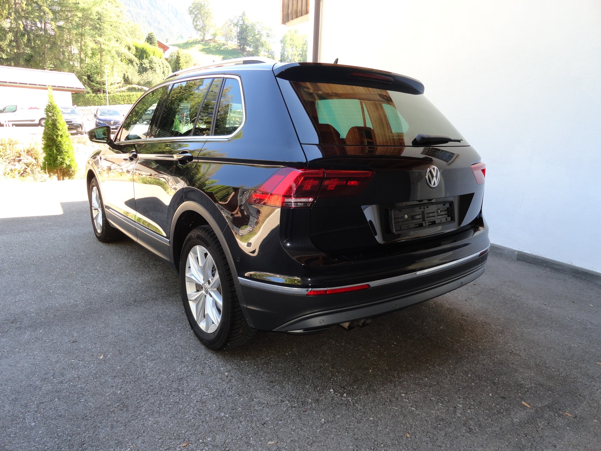 VW Tiguan 2.0 TDI SCR Highline 4Motion DSG-image-2