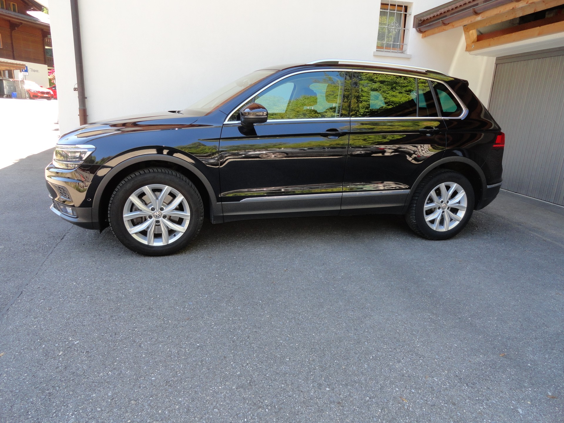 VW Tiguan 2.0 TDI SCR Highline 4Motion DSG-image-1