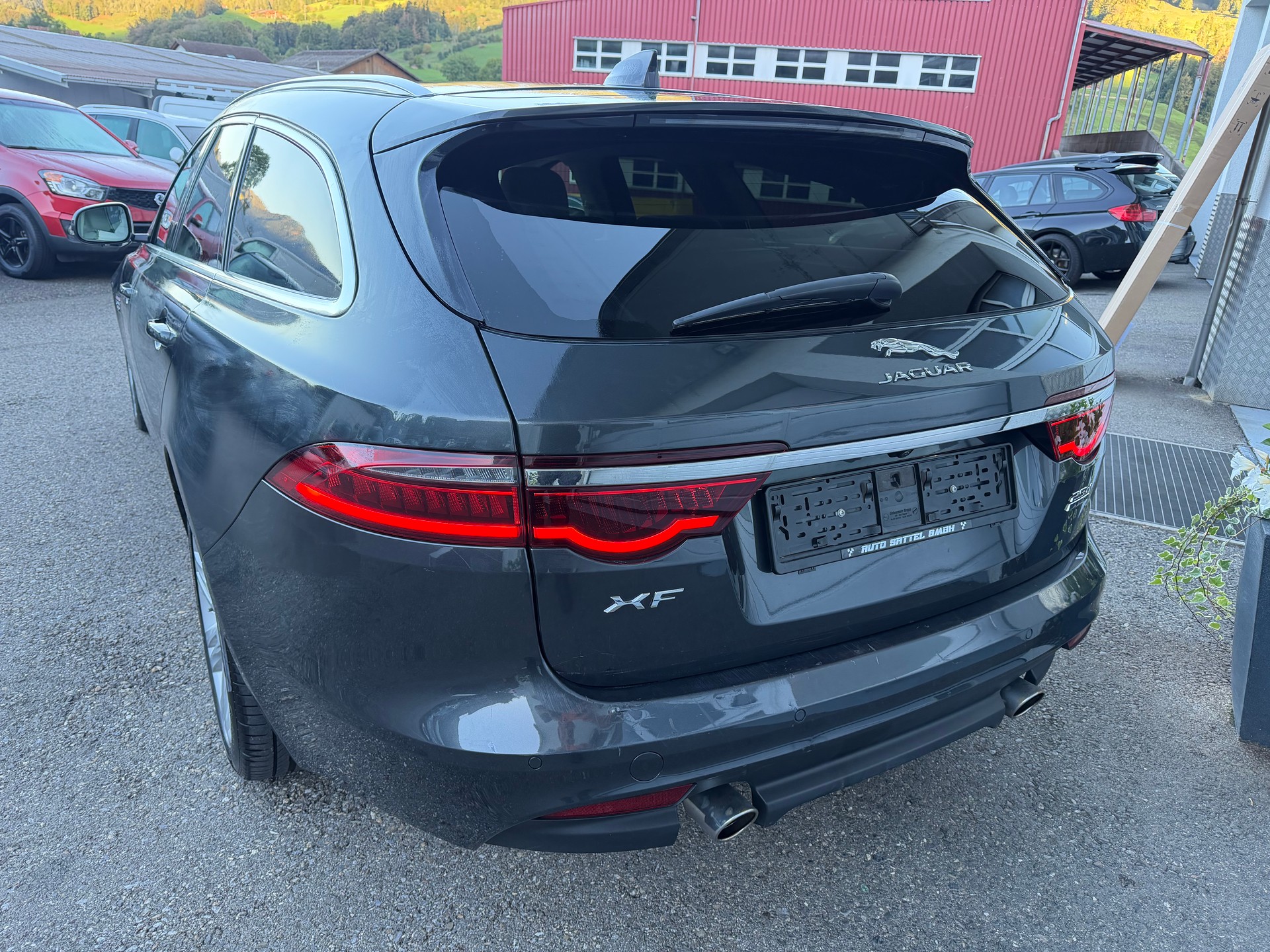 JAGUAR XF Sportbrake 25d Portfolio AWD Automatic-image-2