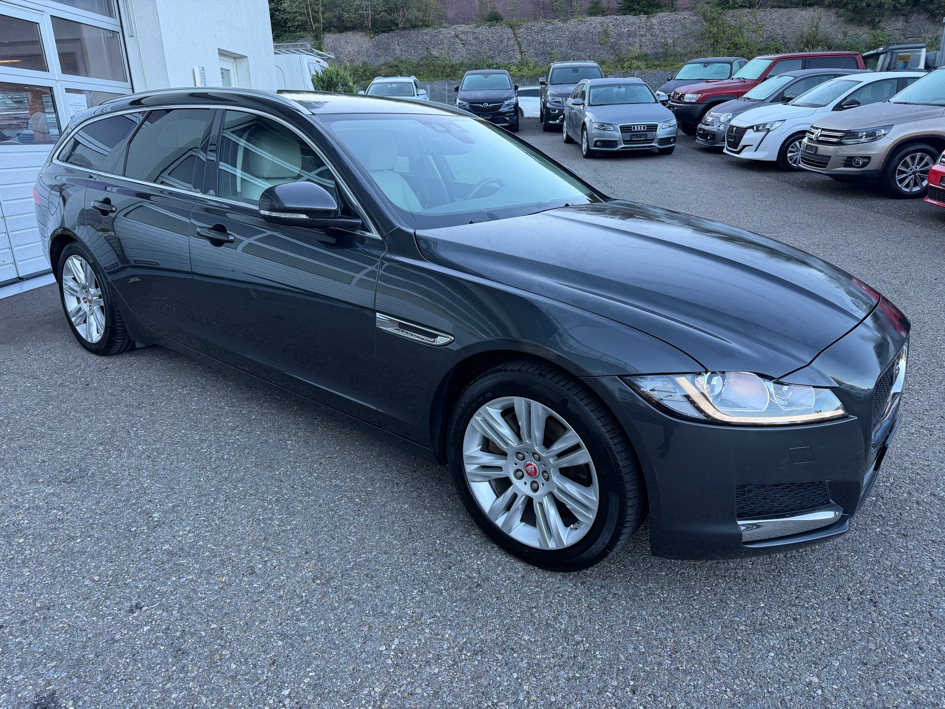 JAGUAR XF Sportbrake 25d Portfolio AWD Automatic-image-3