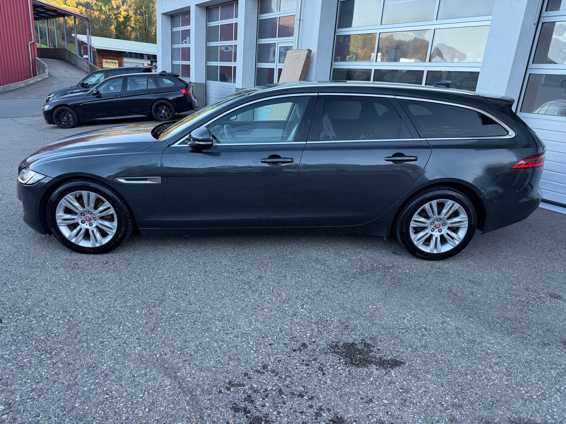 JAGUAR XF Sportbrake 25d Portfolio AWD Automatic-image-1