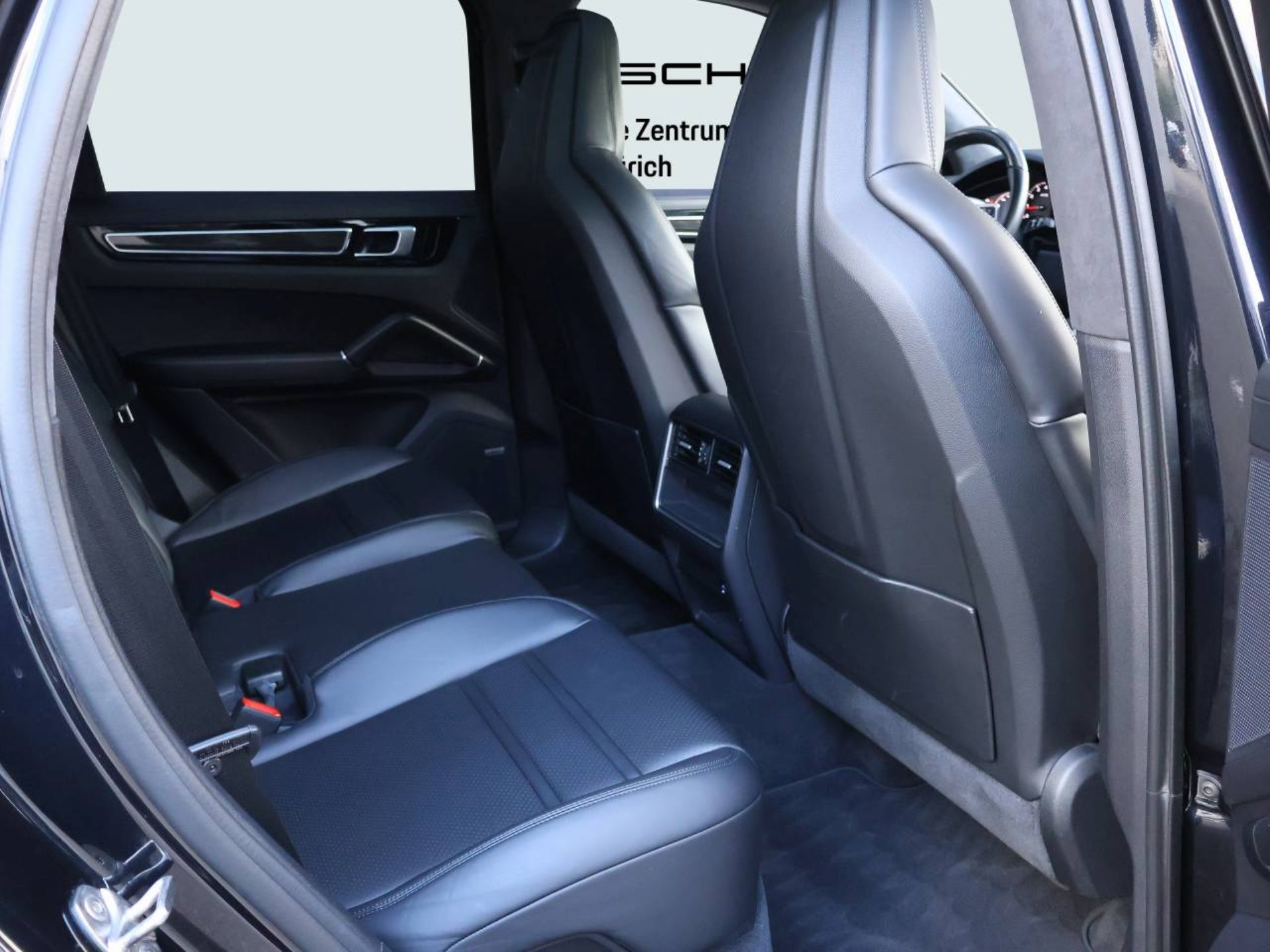PORSCHE Cayenne GTS-image-15