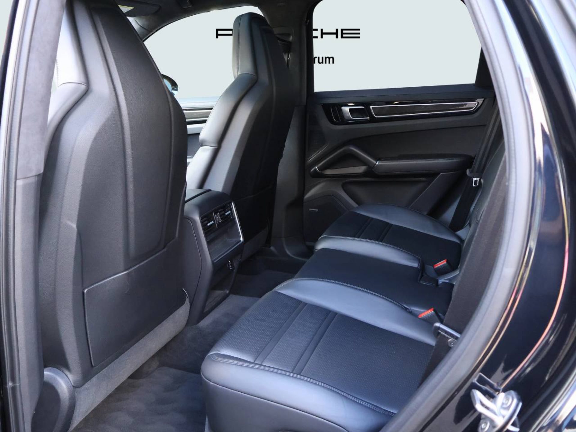 PORSCHE Cayenne GTS-image-17