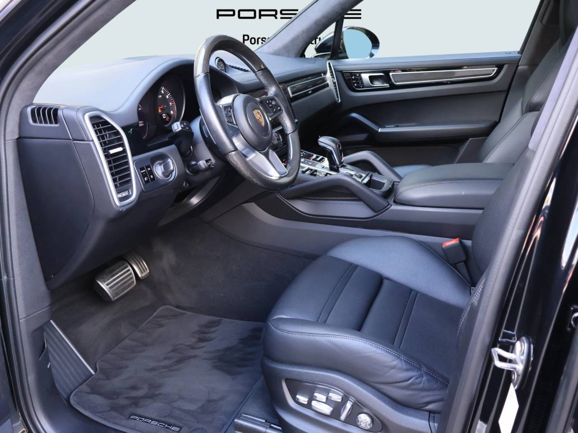 PORSCHE Cayenne GTS-image-3