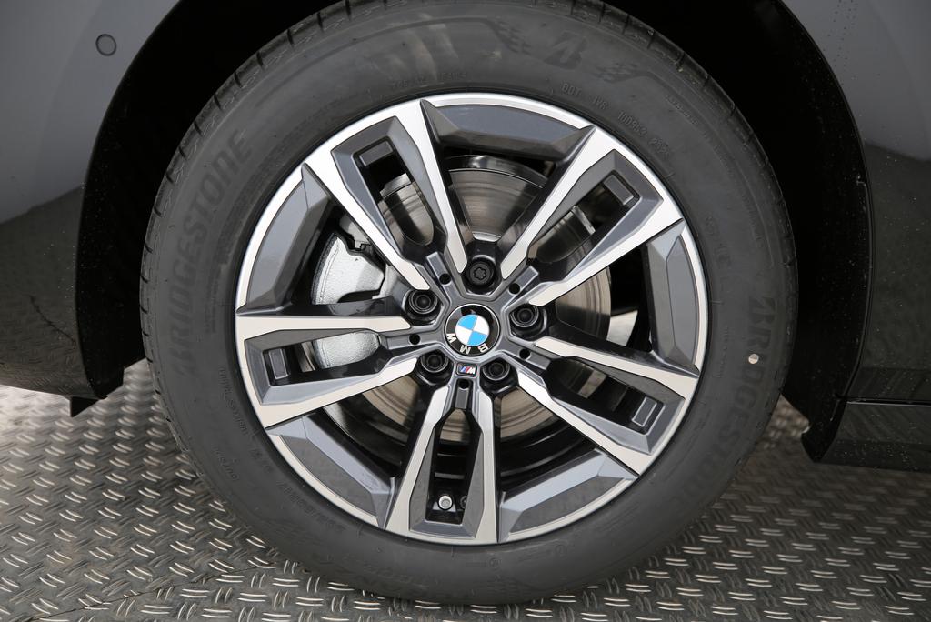 BMW 225e xDrive Active Tourer-image-3
