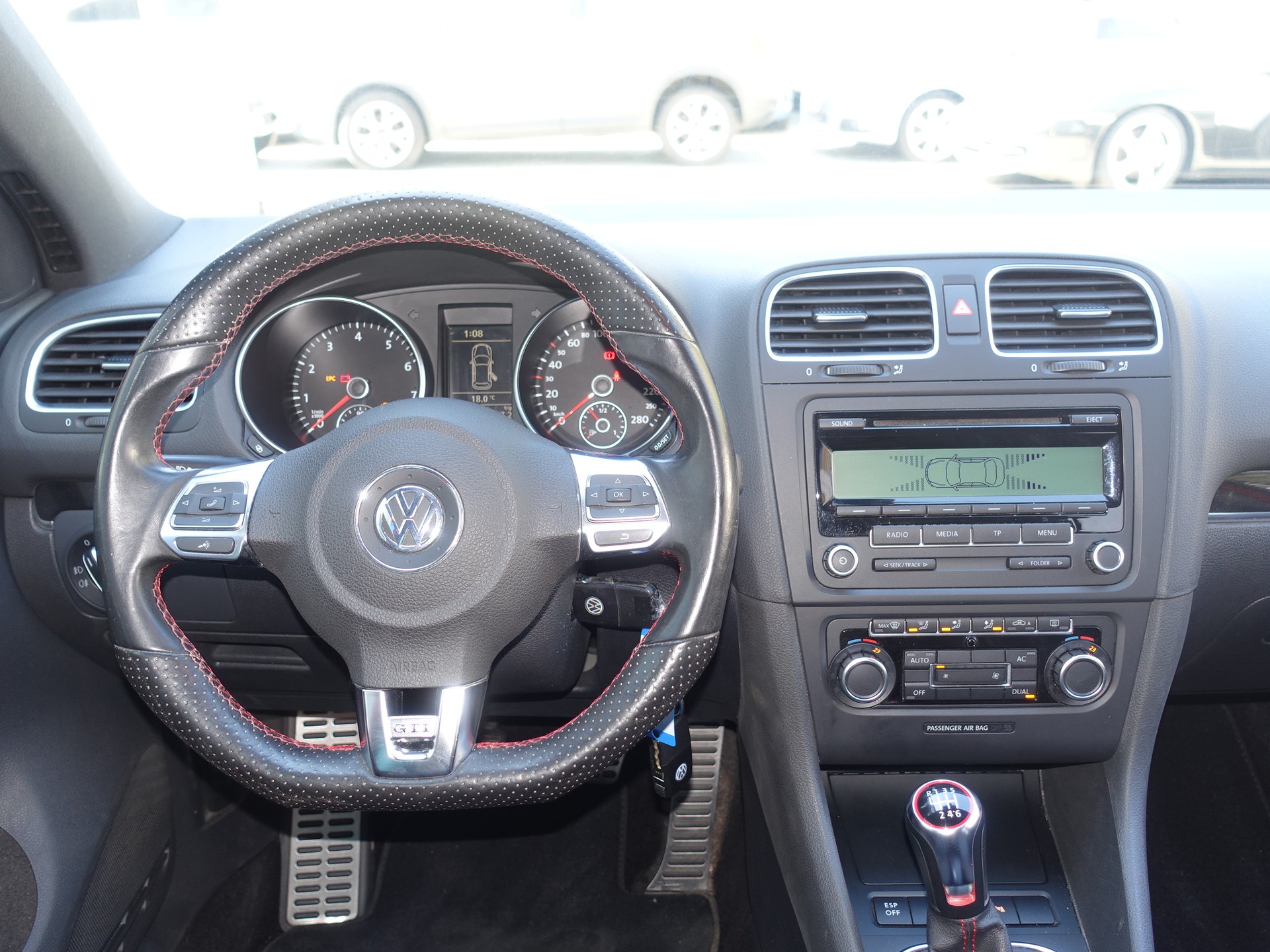VW Golf 2.0 TSI GTI-image-11