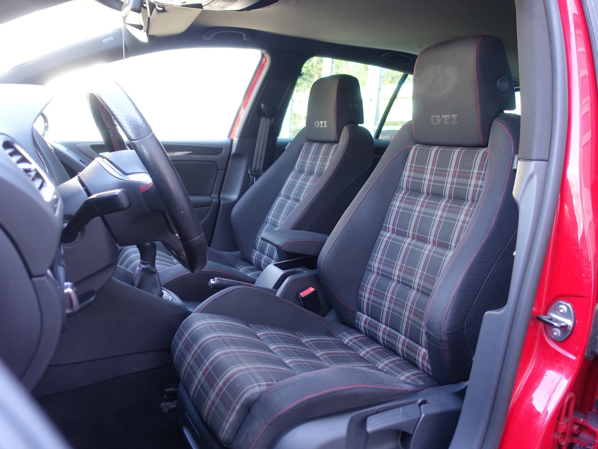 VW Golf 2.0 TSI GTI-image-8