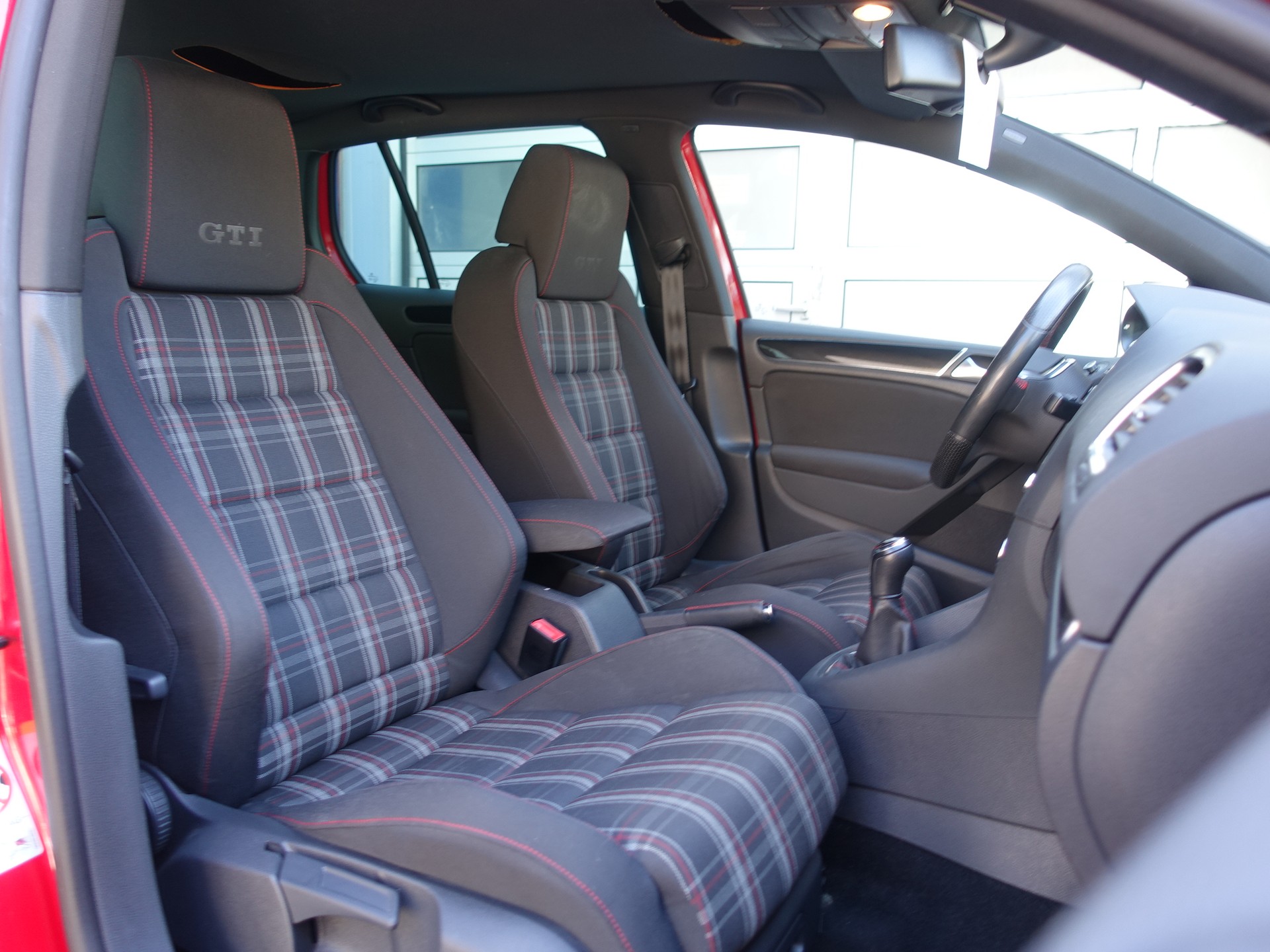 VW Golf 2.0 TSI GTI-image-9