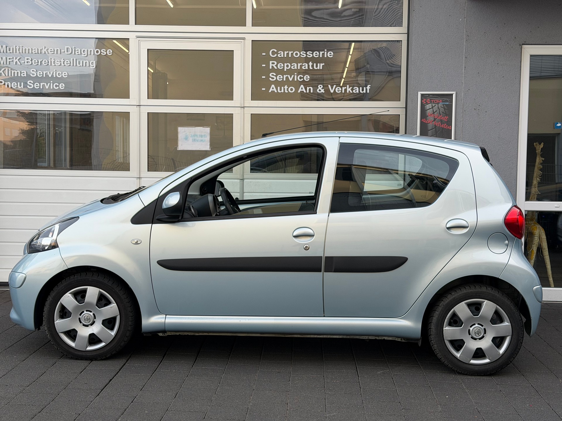 TOYOTA Aygo 1.0 Linea Terra *Ab MFK&Service*8-Fach Bereift*Aus 1.Hand*-image-1