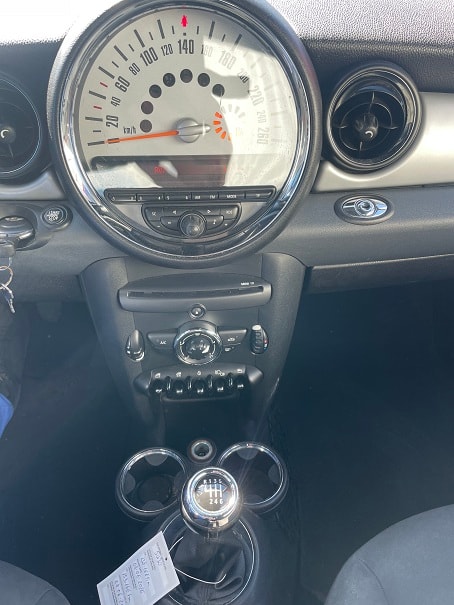 MINI One Cabriolet-image-11