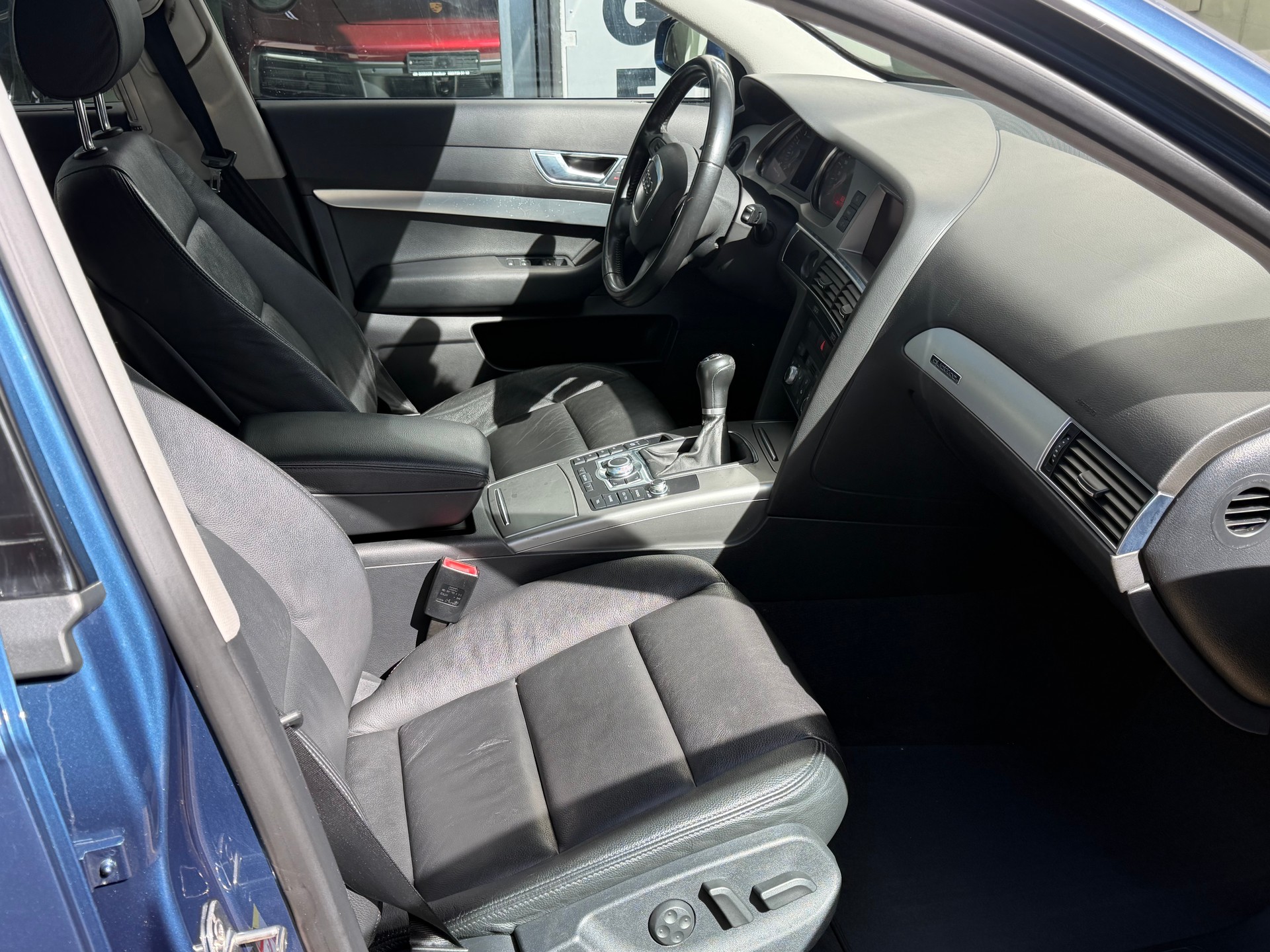 AUDI A6 Avant 3.2 V6 FSI quattro-image-3