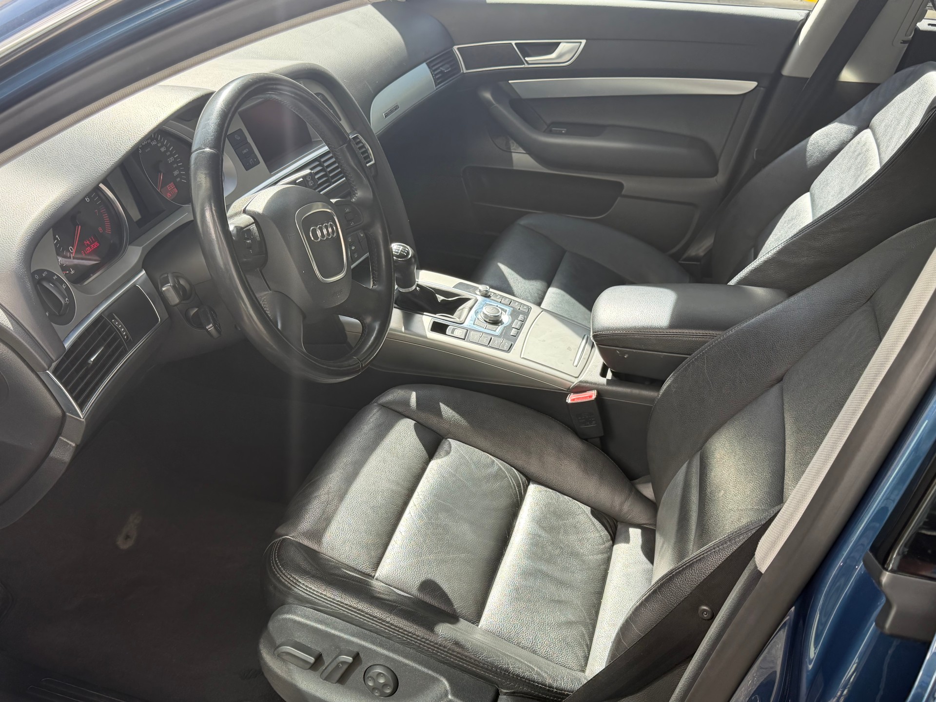 AUDI A6 Avant 3.2 V6 FSI quattro-image-2