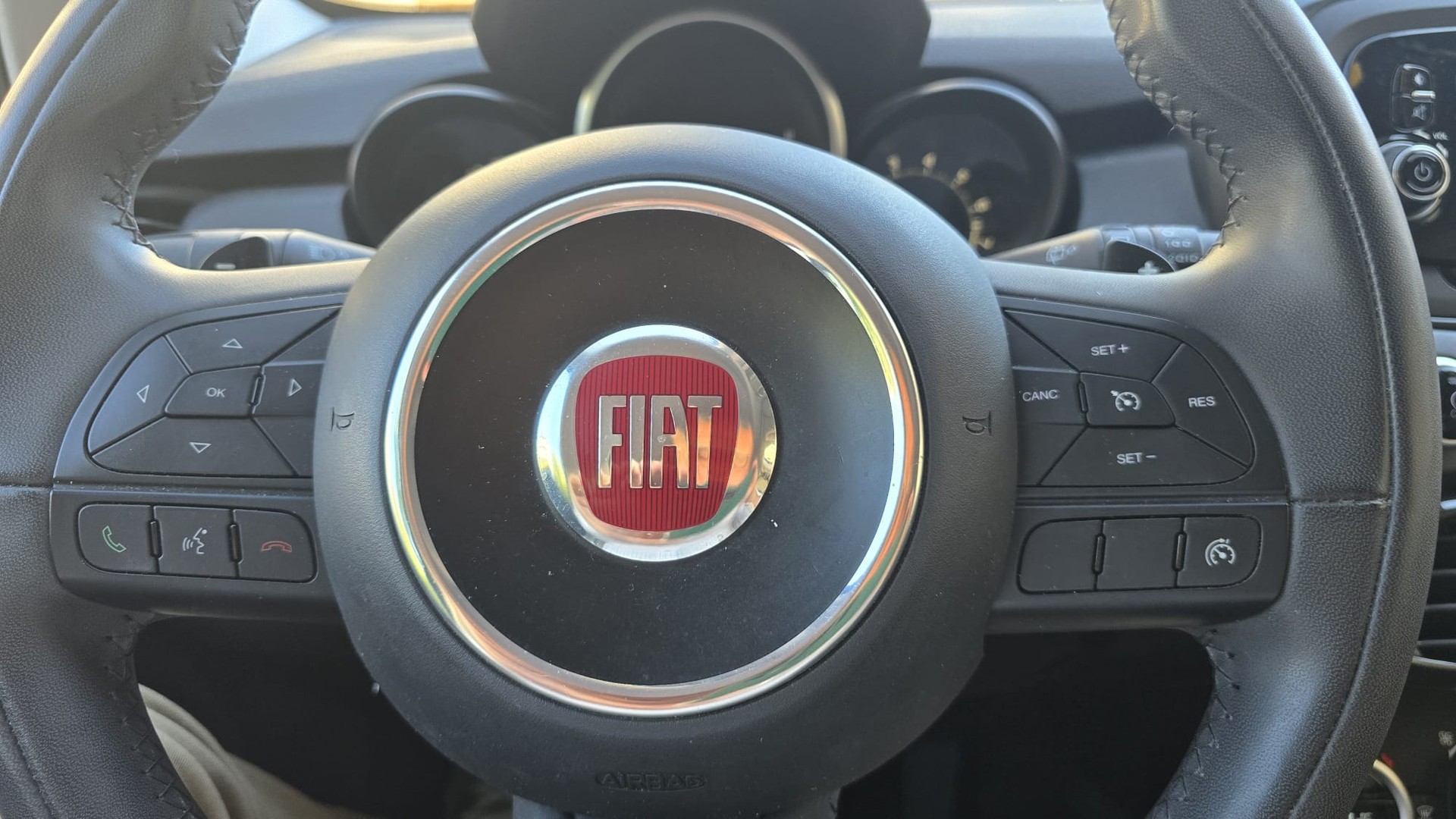 FIAT 500X 1.4T Off Road S-Design DCT Navi / PDC / Garantie-image-12