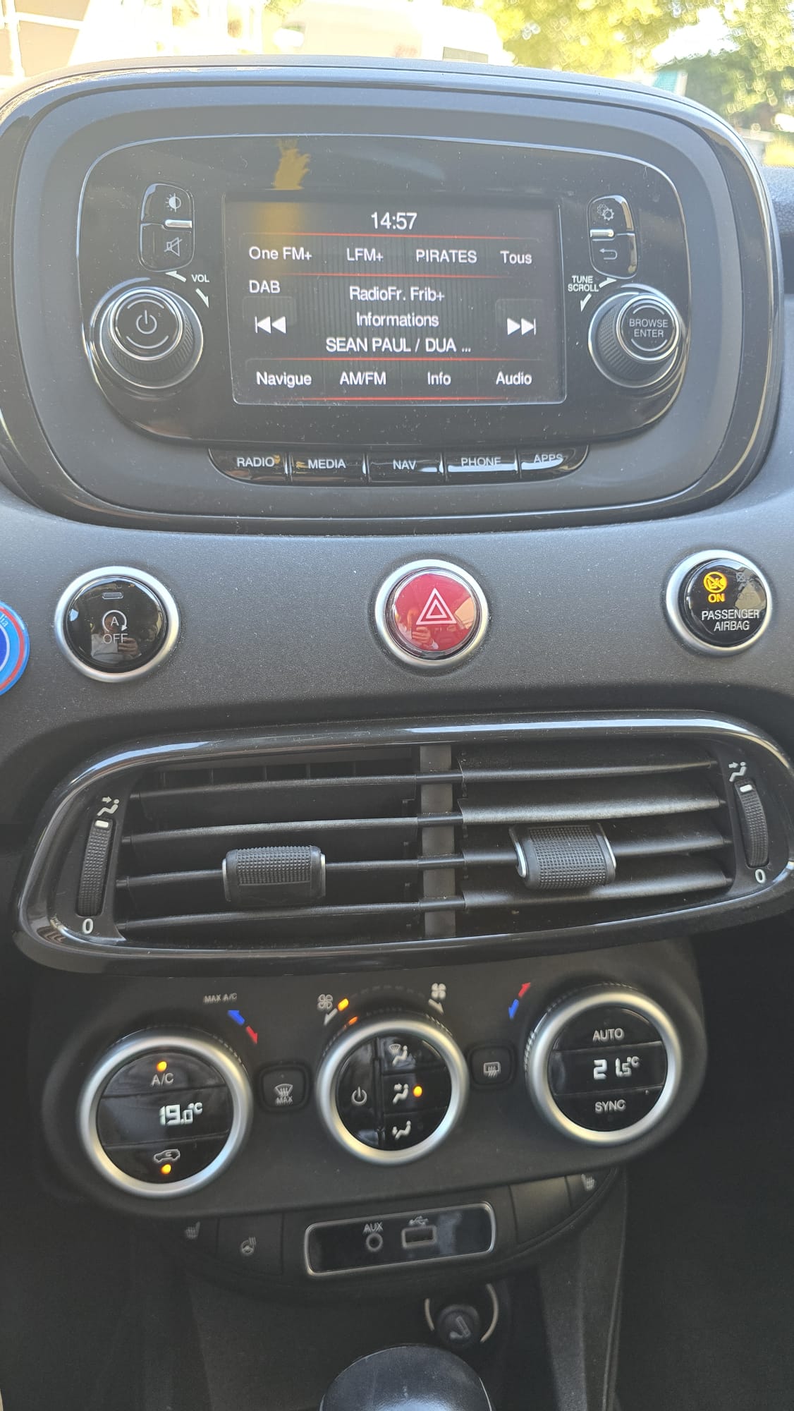 FIAT 500X 1.4T Off Road S-Design DCT Navi / PDC / Garantie-image-11
