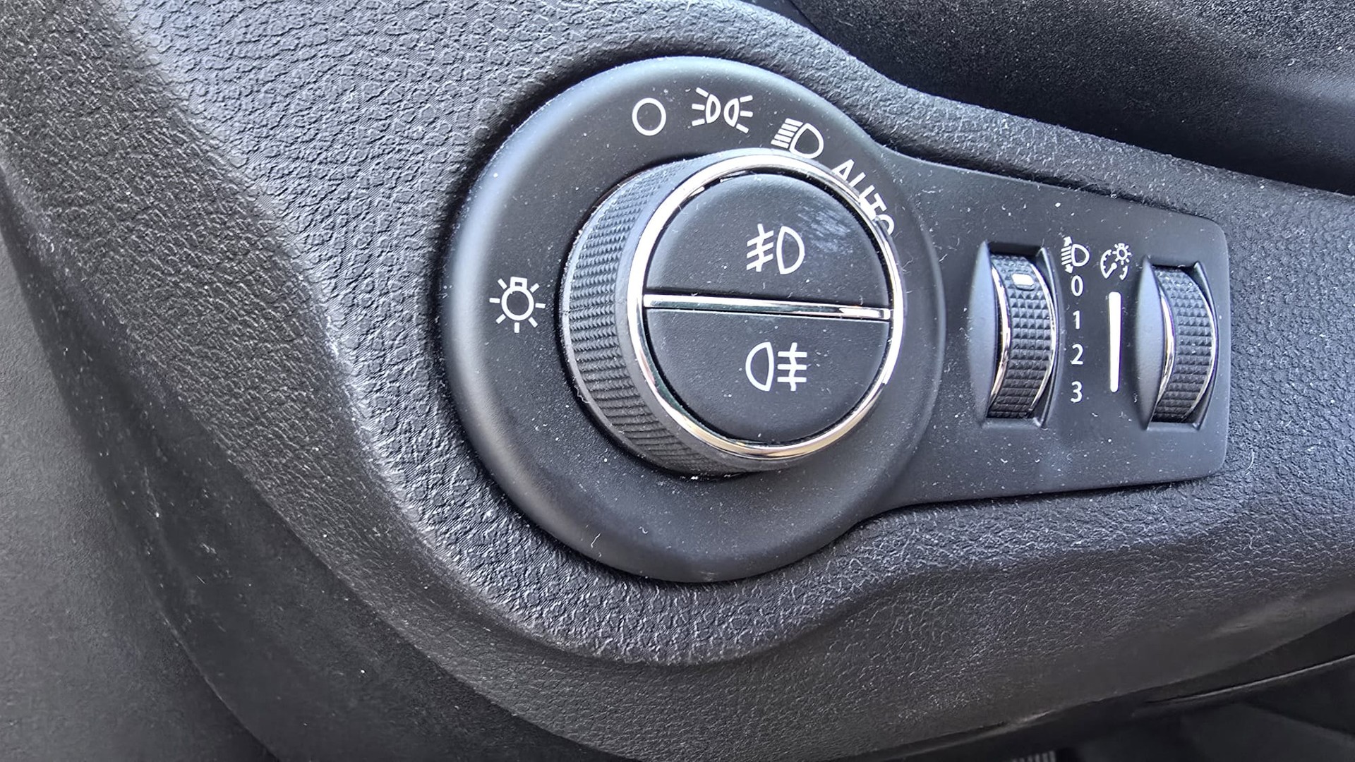 FIAT 500X 1.4T Off Road S-Design DCT Navi / PDC / Garantie-image-8