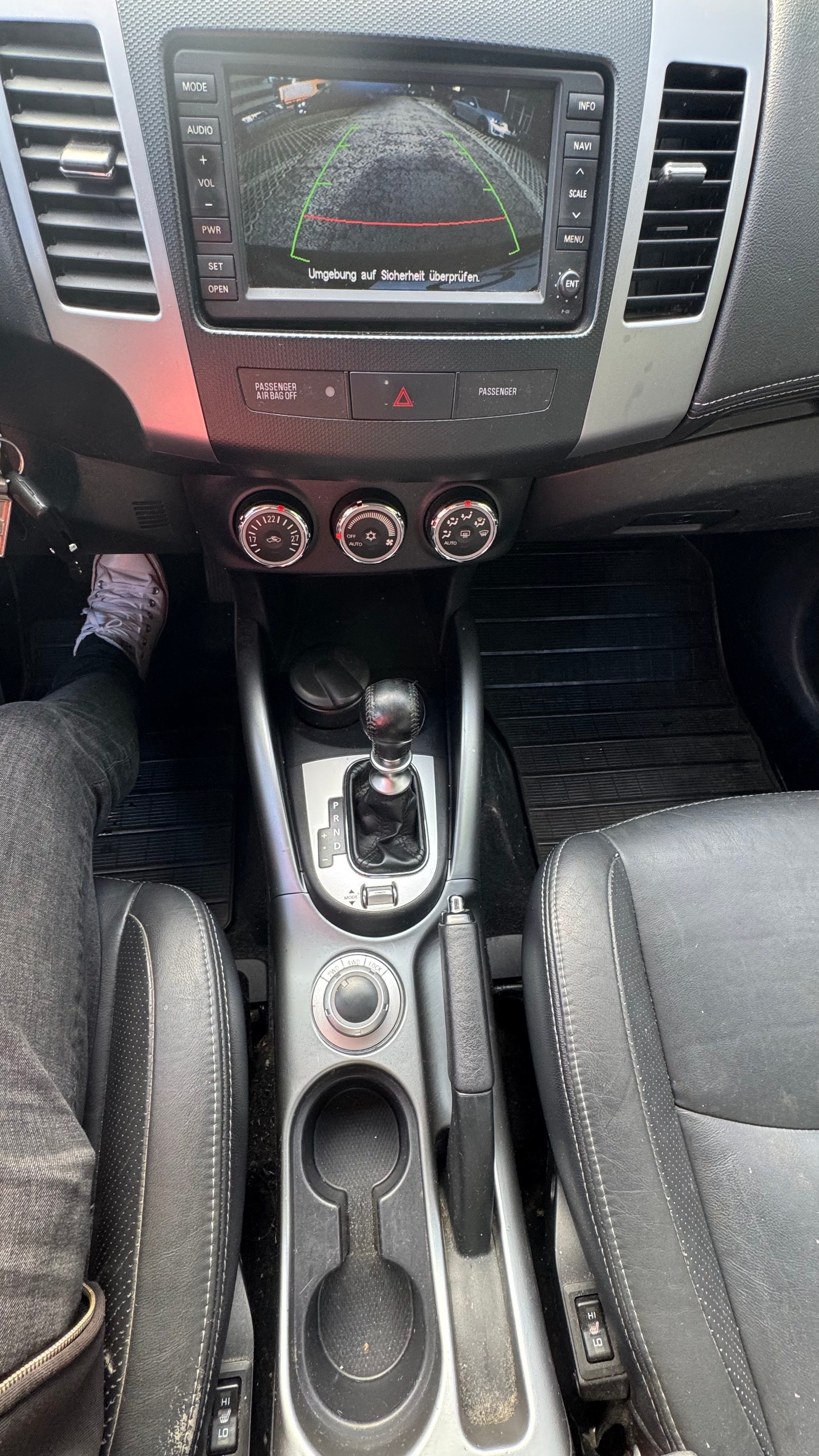 PEUGEOT 4007 2.2 HDi Lion Edition DCS6-image-10