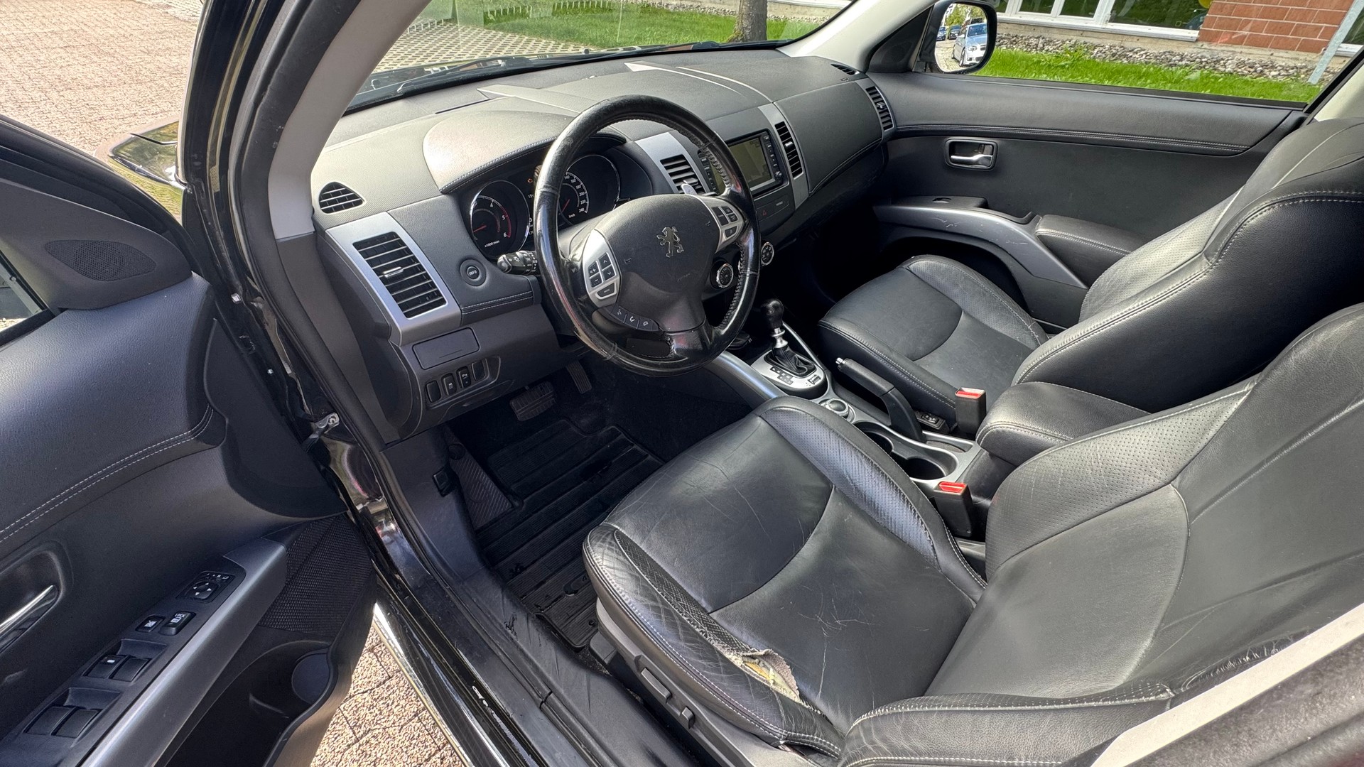 PEUGEOT 4007 2.2 HDi Lion Edition DCS6-image-5
