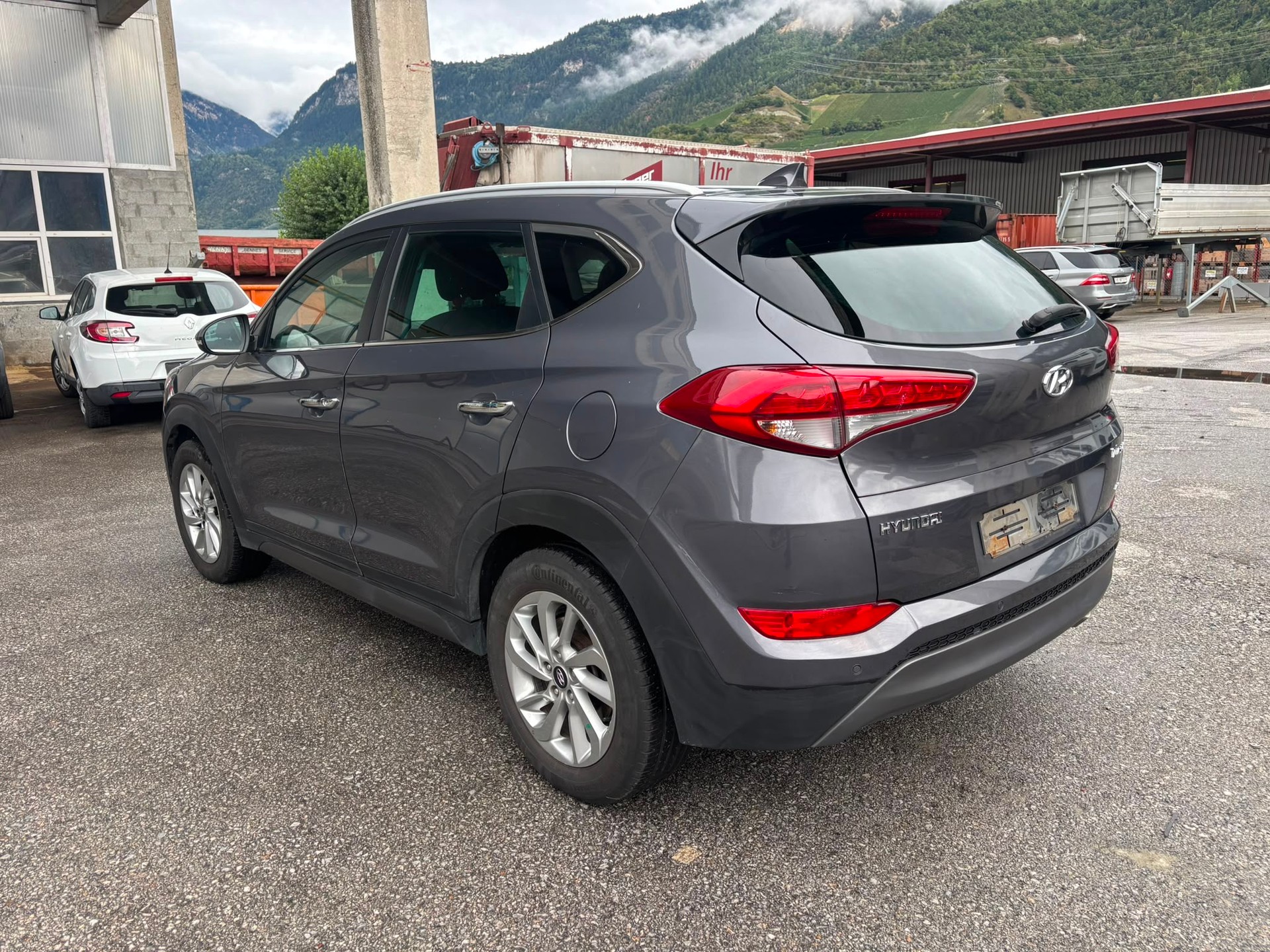 HYUNDAI Tucson 2.0 CRDI Launch Edition 4WD Automatic-image-3