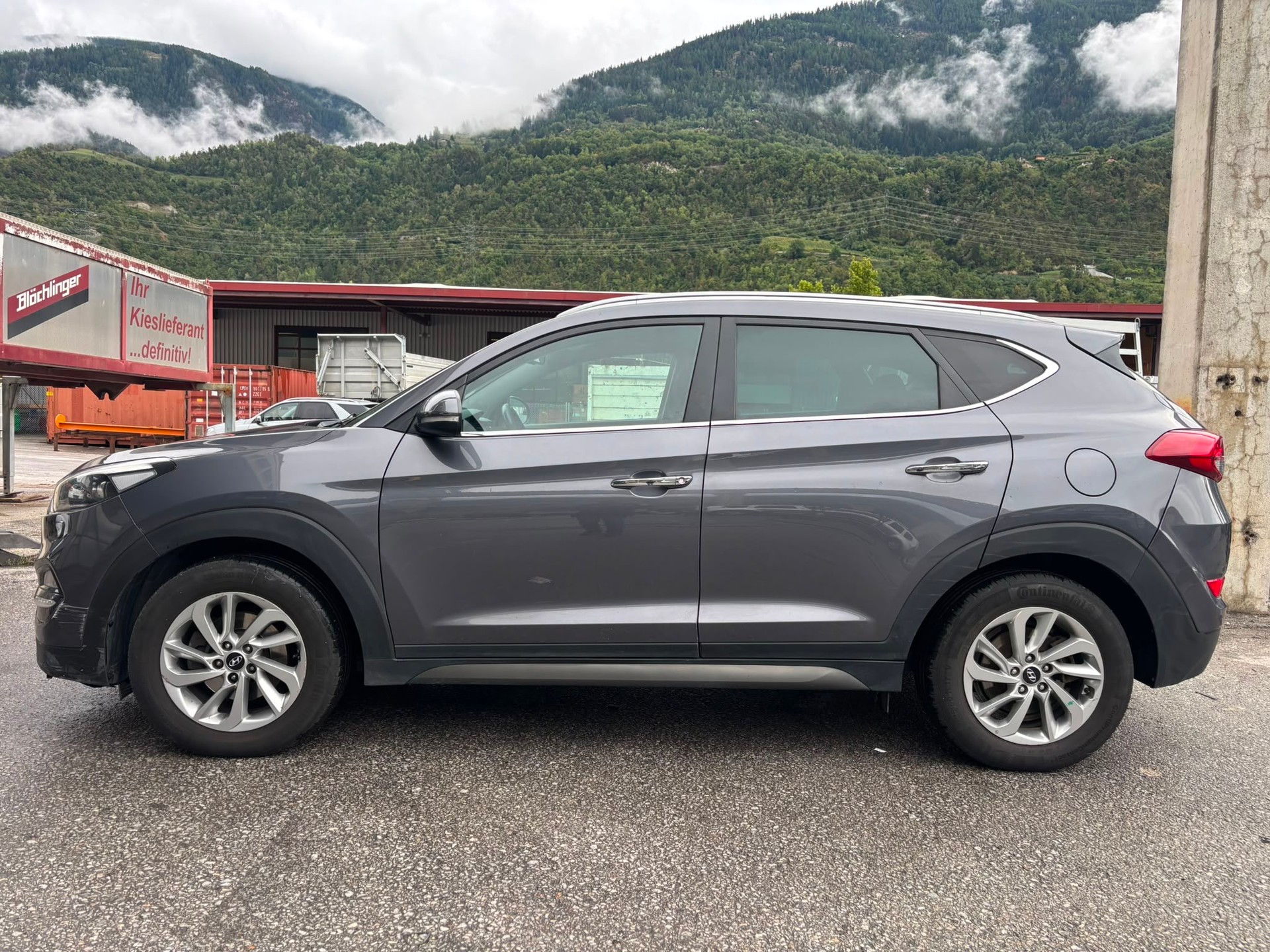 HYUNDAI Tucson 2.0 CRDI Launch Edition 4WD Automatic-image-9