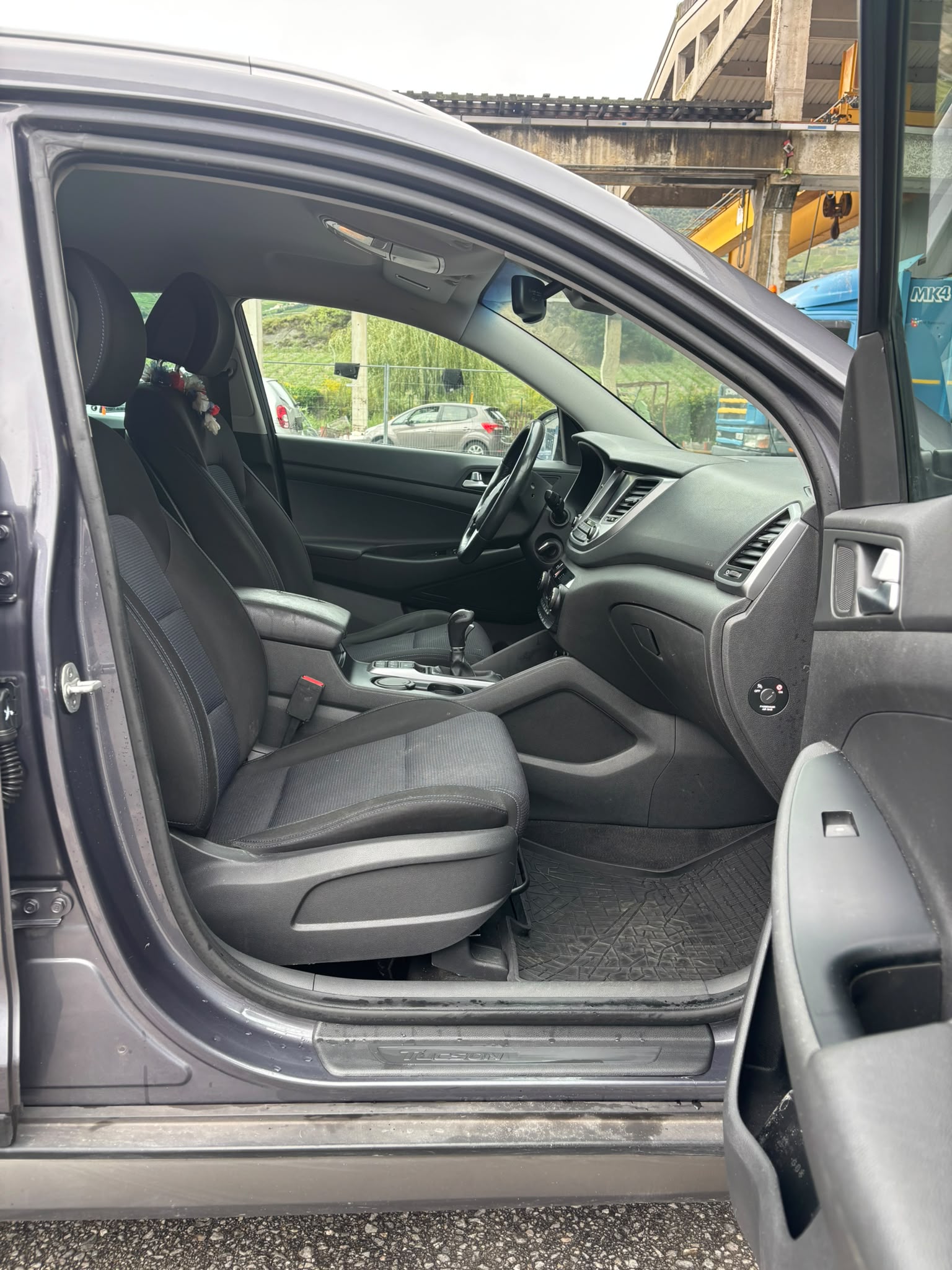 HYUNDAI Tucson 2.0 CRDI Launch Edition 4WD Automatic-image-4