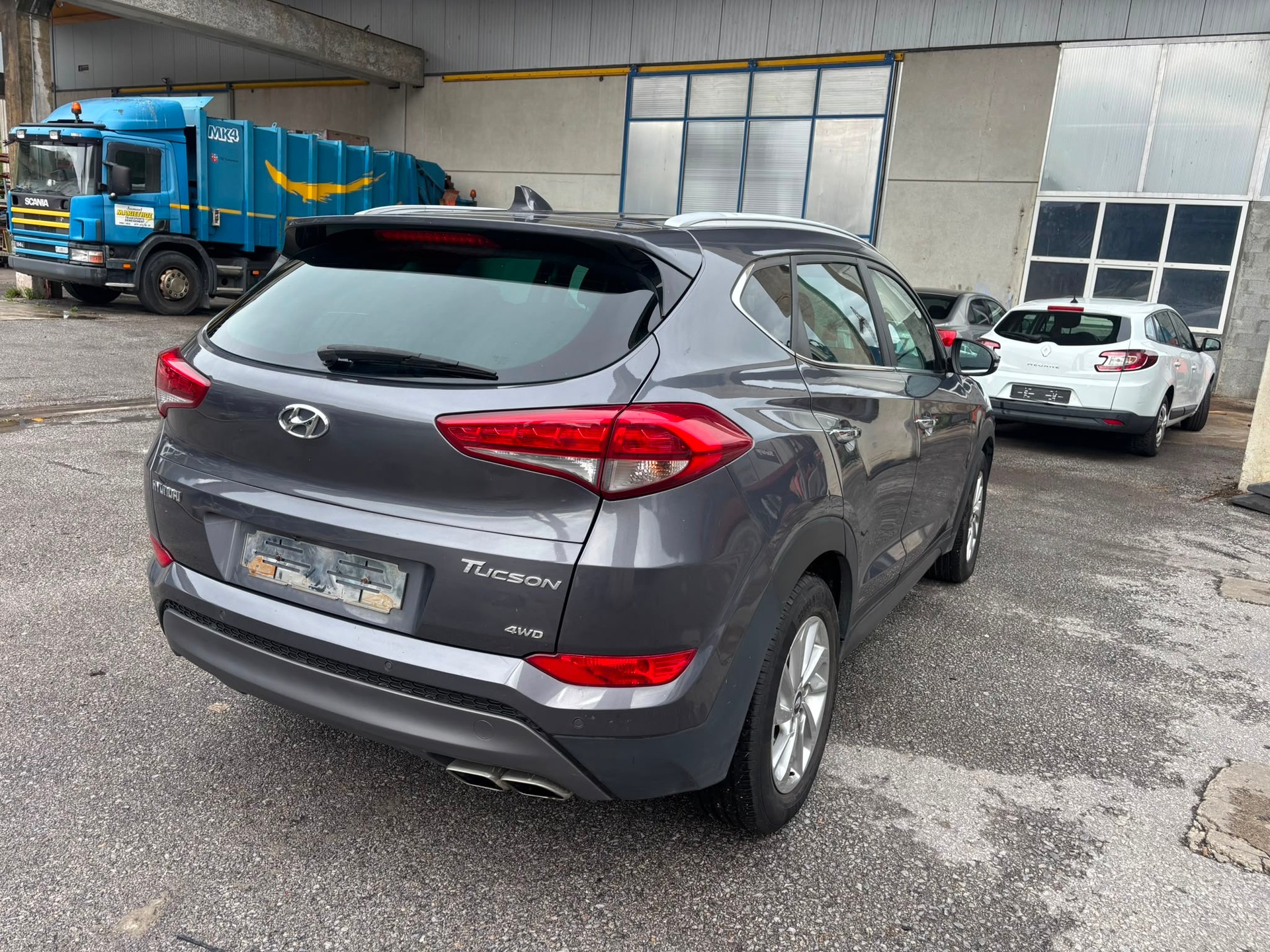 HYUNDAI Tucson 2.0 CRDI Launch Edition 4WD Automatic-image-7