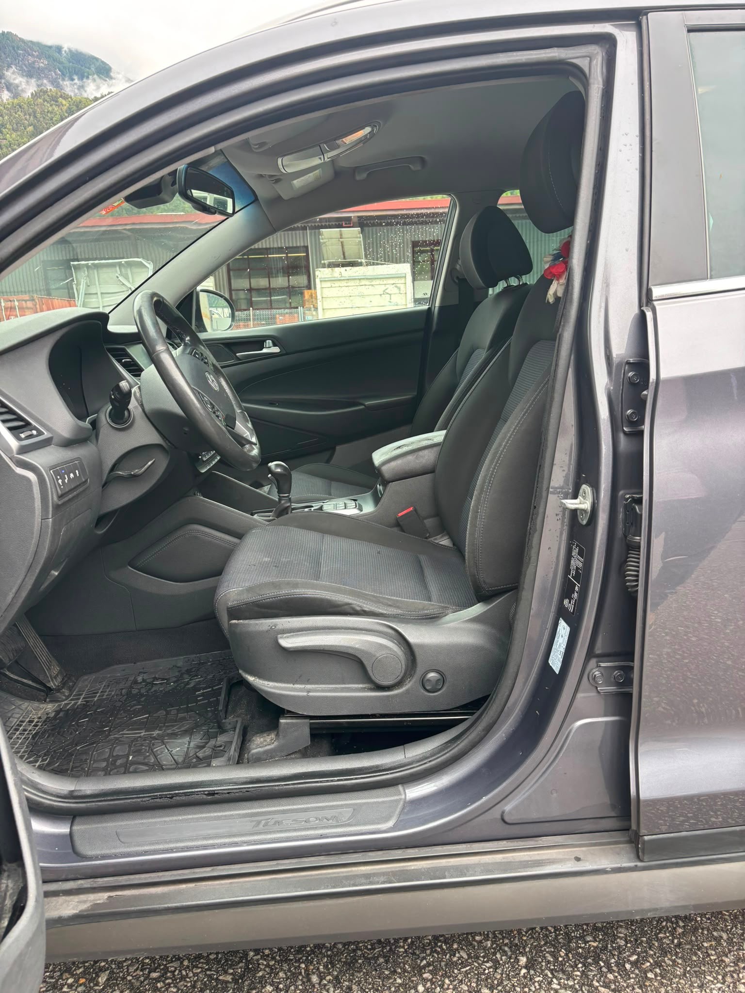 HYUNDAI Tucson 2.0 CRDI Launch Edition 4WD Automatic-image-5