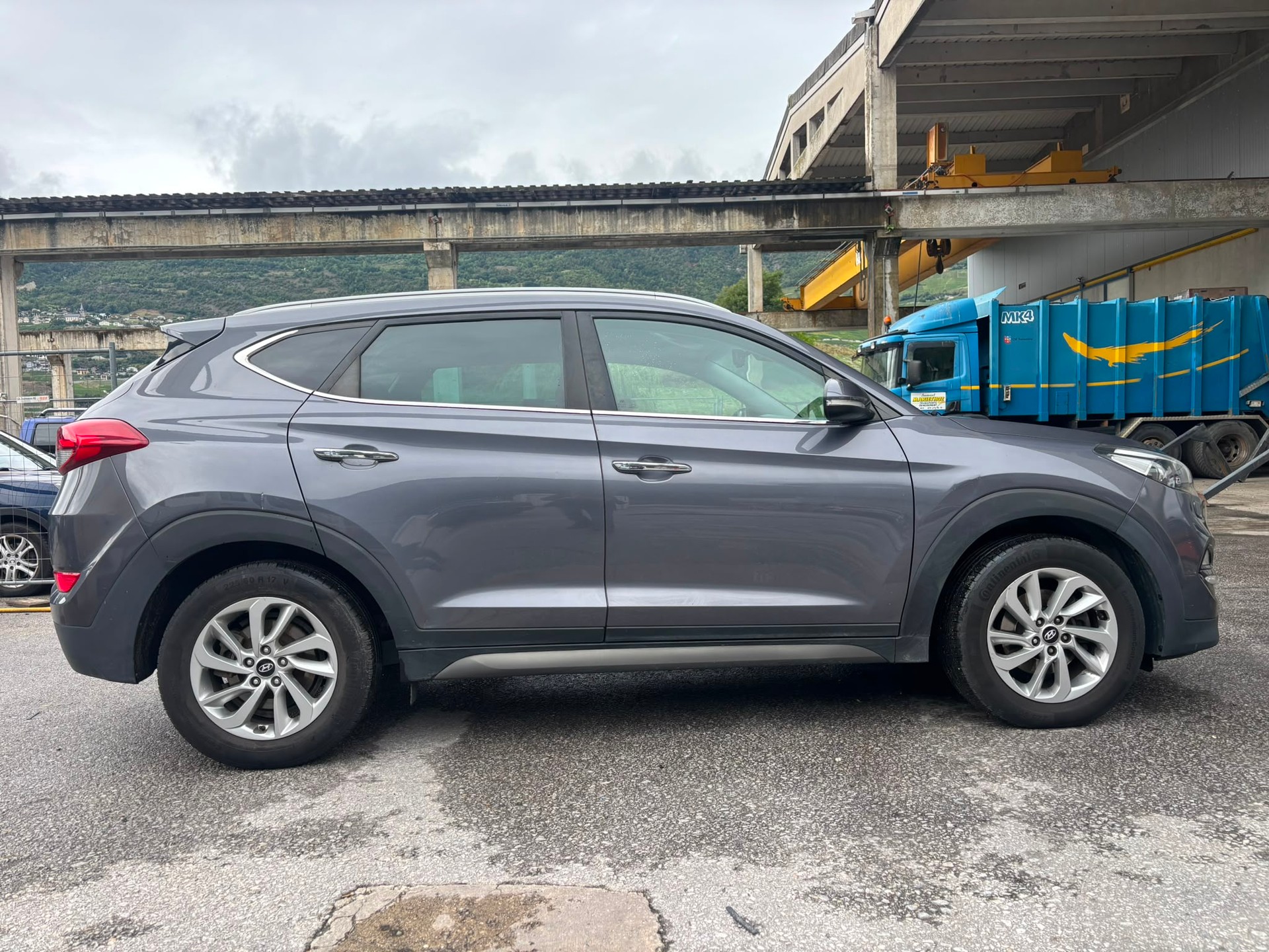HYUNDAI Tucson 2.0 CRDI Launch Edition 4WD Automatic-image-10