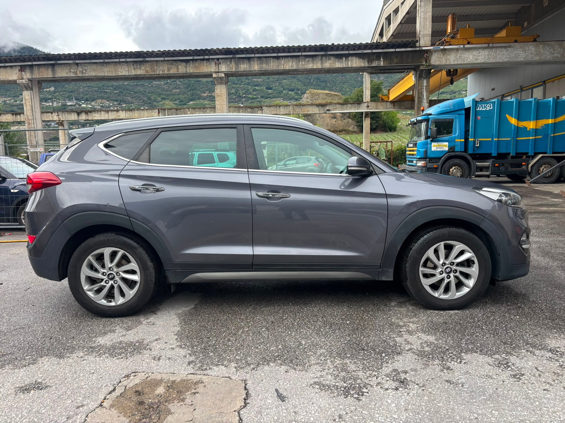 HYUNDAI Tucson 2.0 CRDI Launch Edition 4WD Automatic-image-6