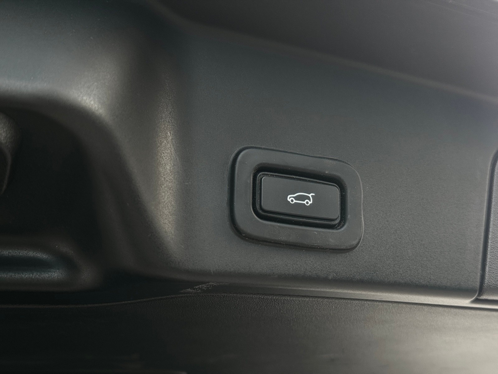 LAND ROVER Range Rover Evoque R-Dynamic P 200 SE AT9-image-23