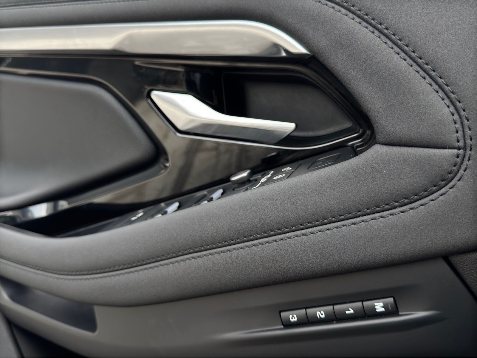 LAND ROVER Range Rover Evoque R-Dynamic P 200 SE AT9-image-19