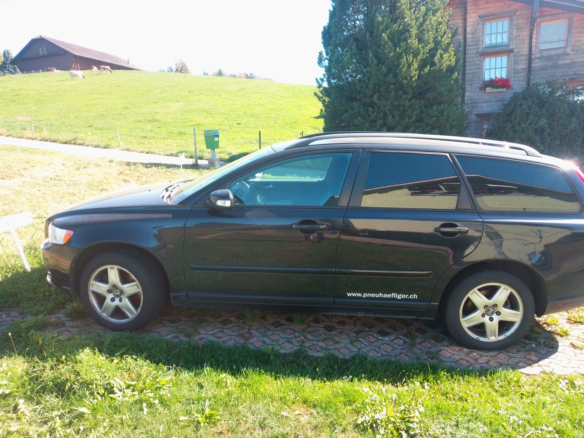 VOLVO 2.5 T5 Momentum AWD-image-1