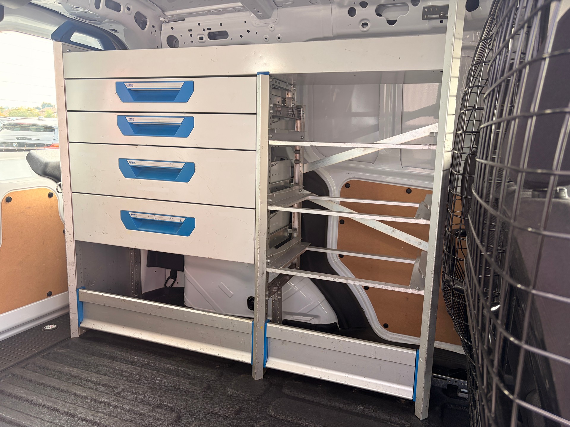 FORD Transit Courier Van 1.0 EcoBoost Trend-image-5